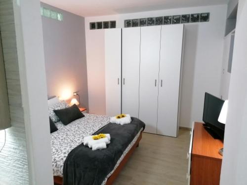 One-Bedroom House photo 1