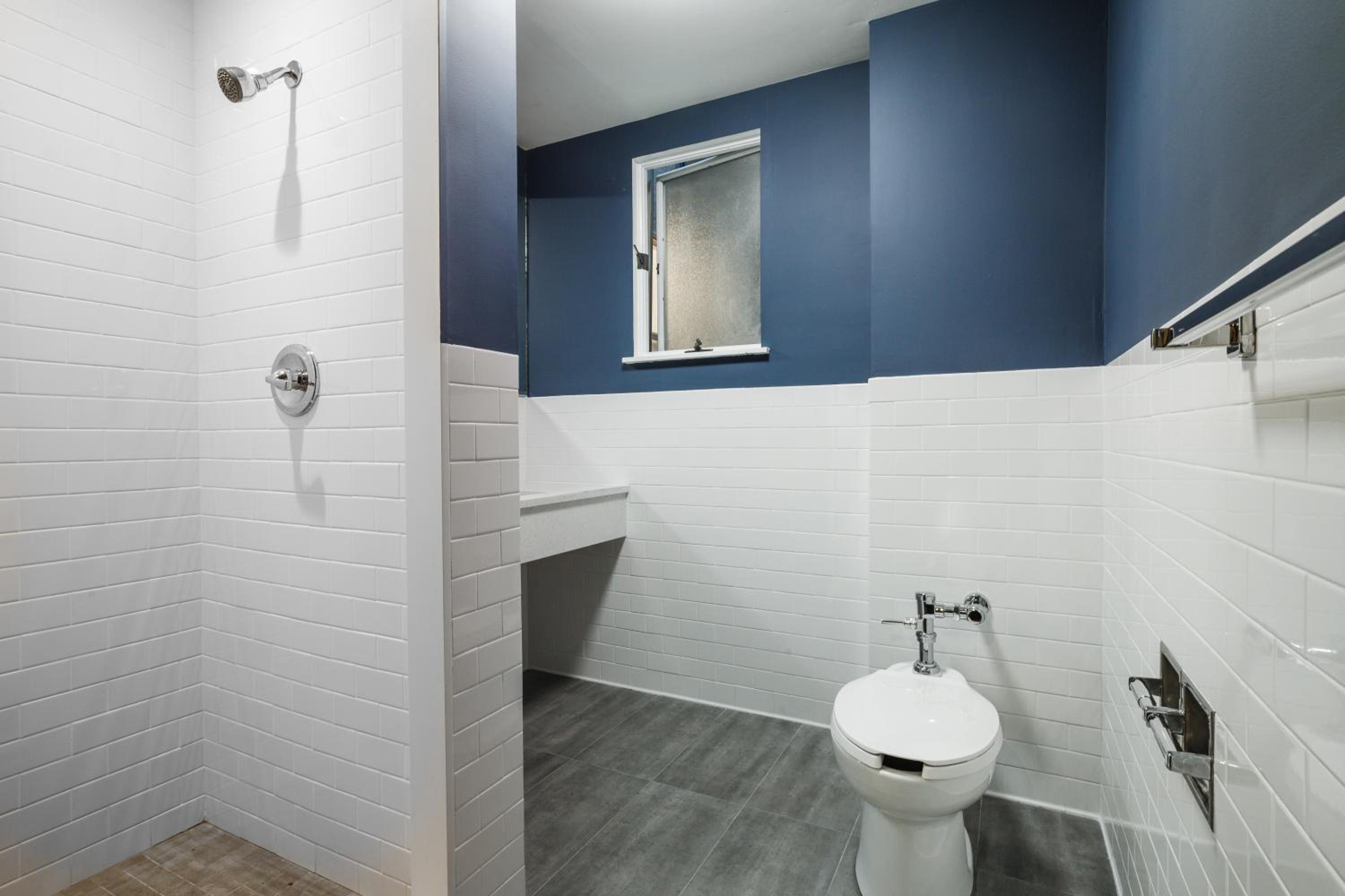 Double Room with Shared Bathroom photo 2
