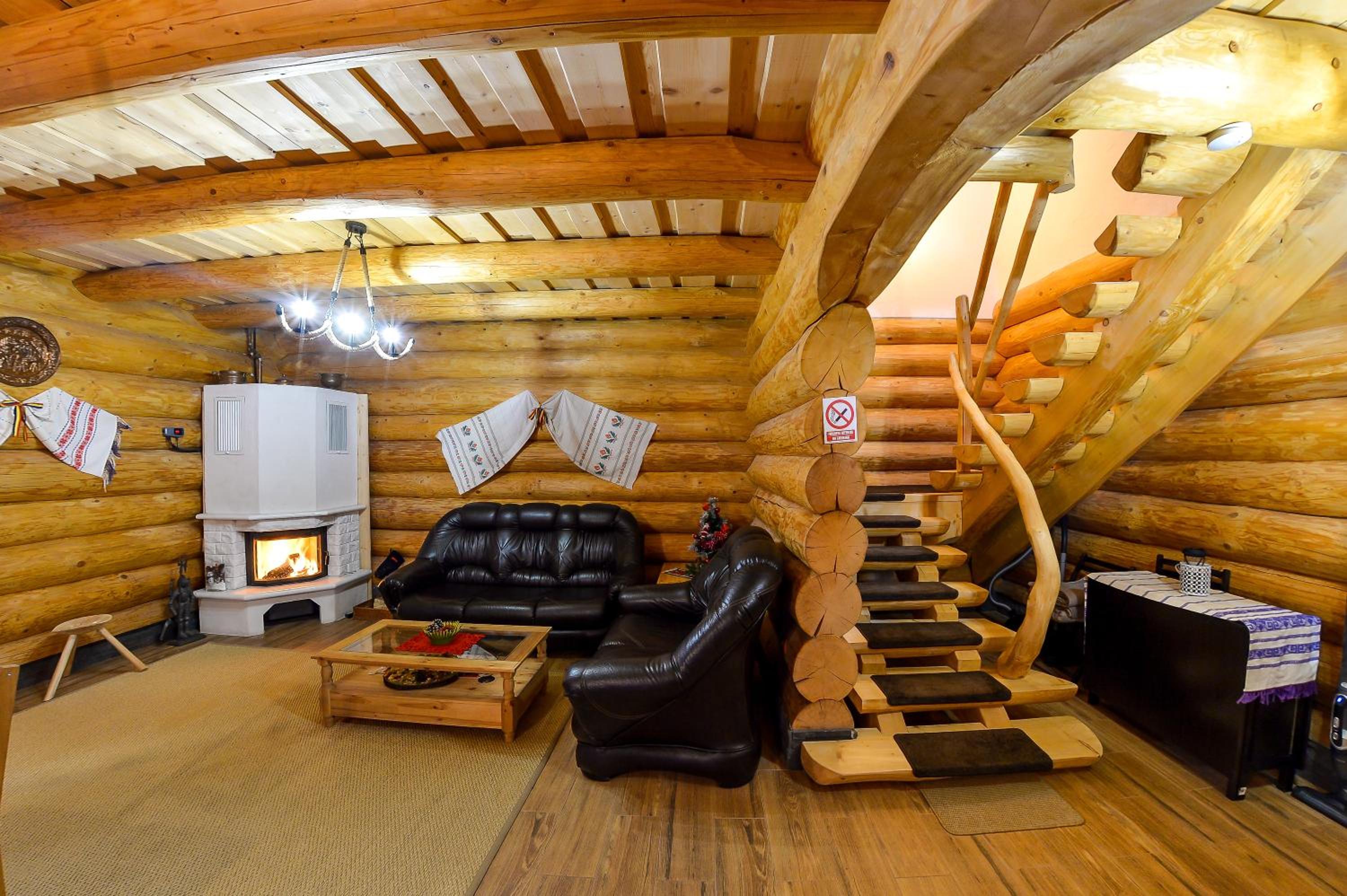 Five-Bedroom House - Photo 4
