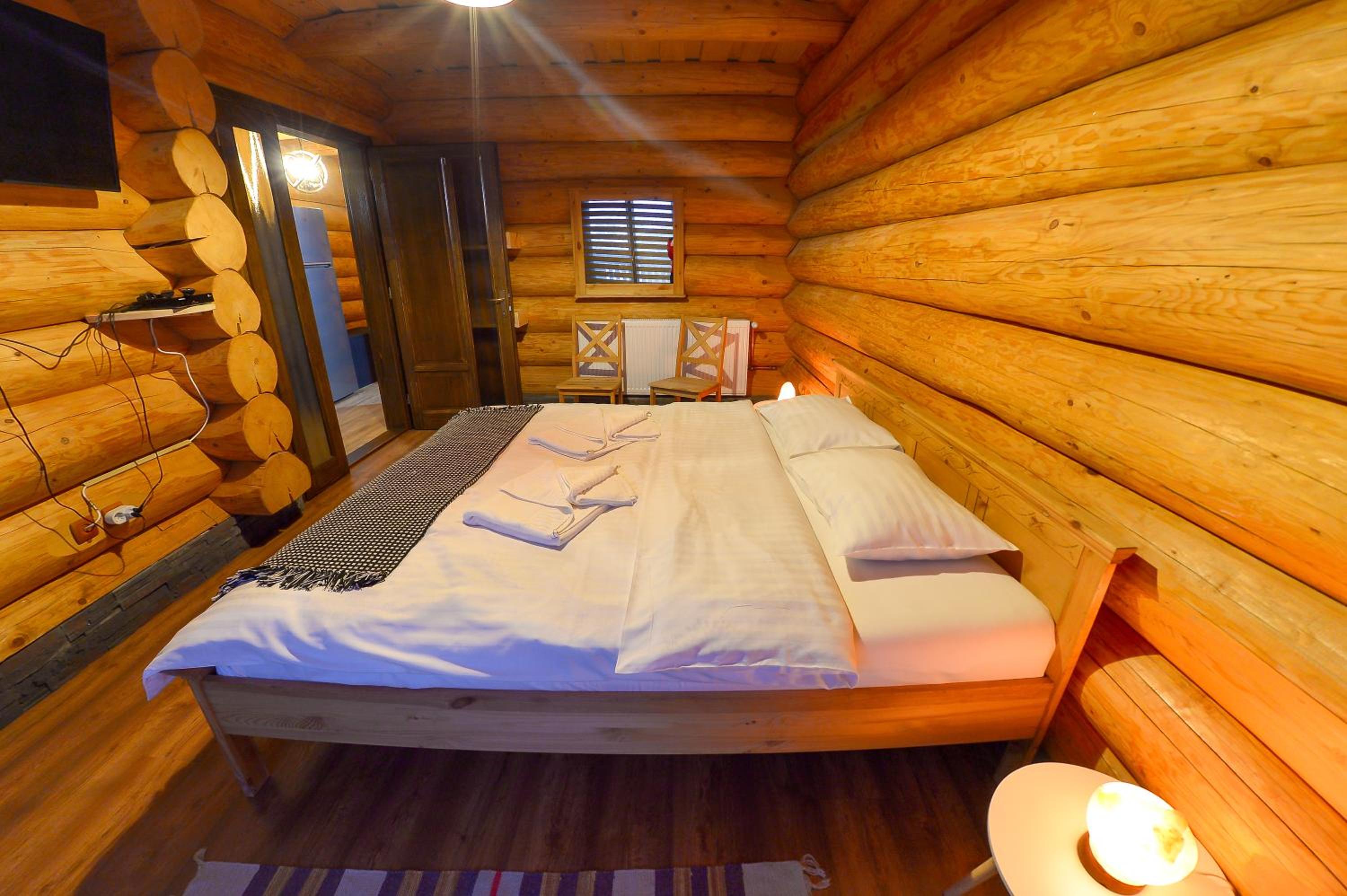 Five-Bedroom House - Photo 8