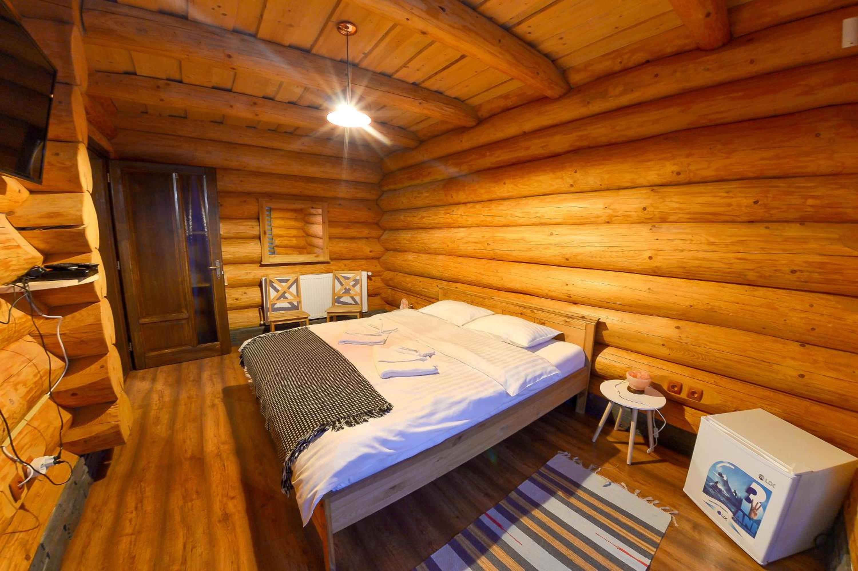 Five-Bedroom House - Photo 7