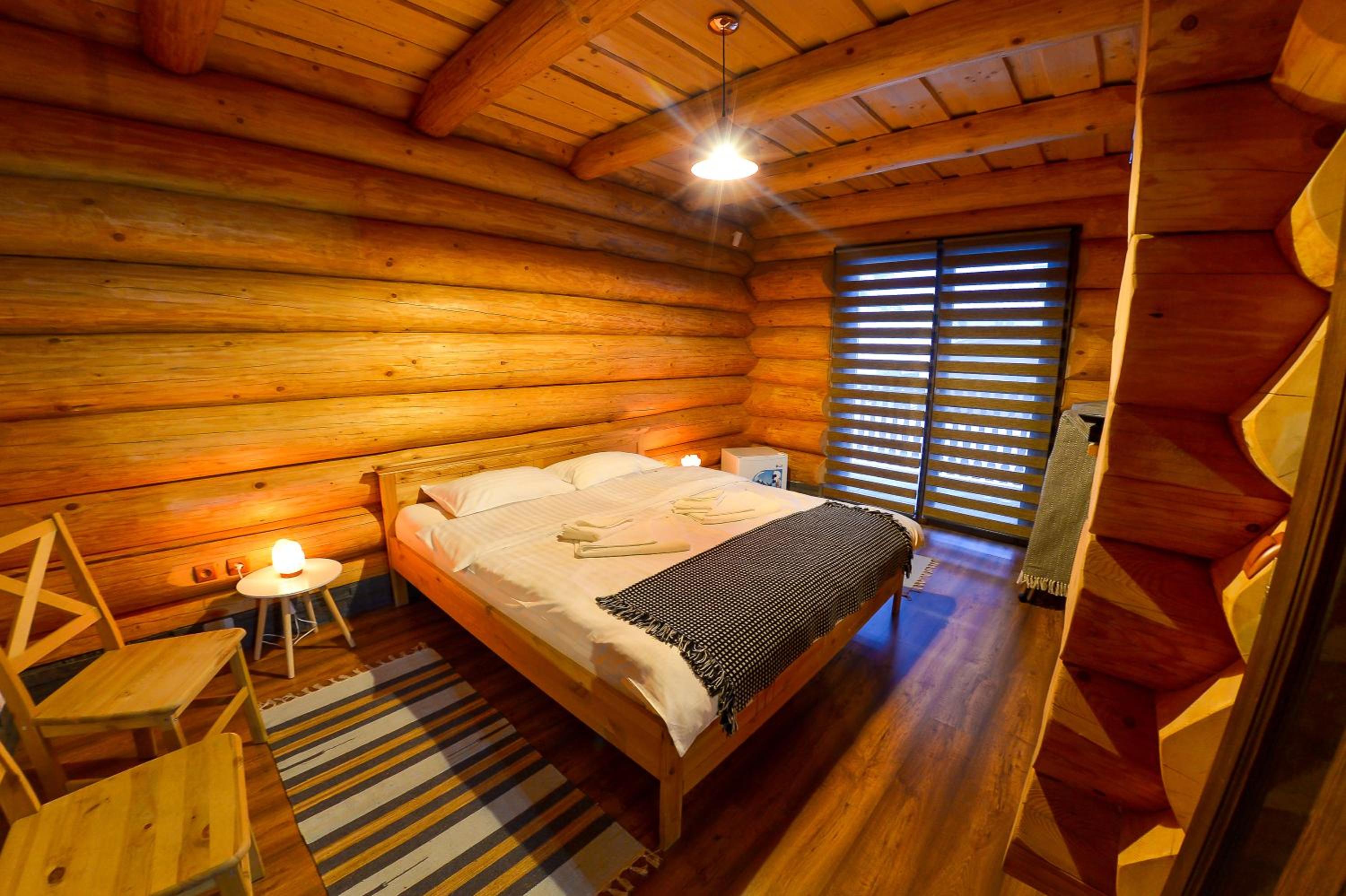 Five-Bedroom House - Photo 5