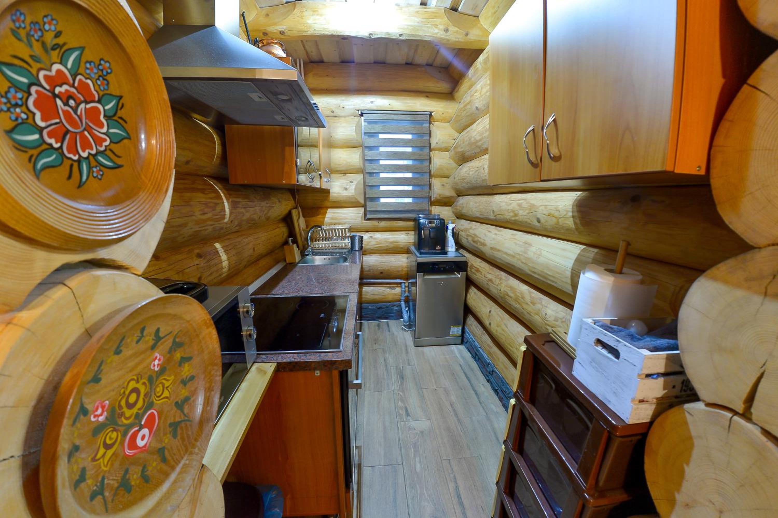 Five-Bedroom House - Photo 17