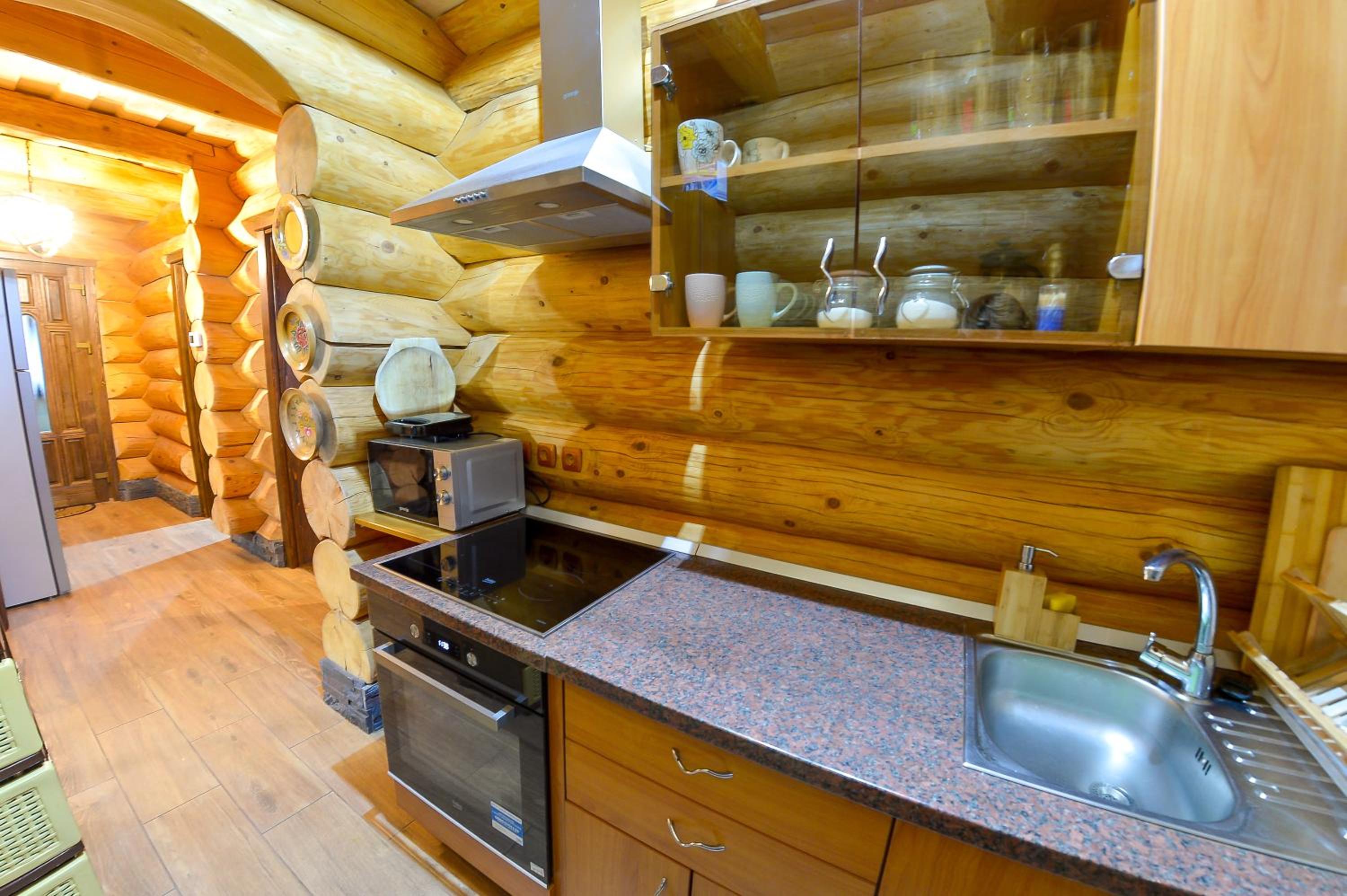 Five-Bedroom House - Photo 9
