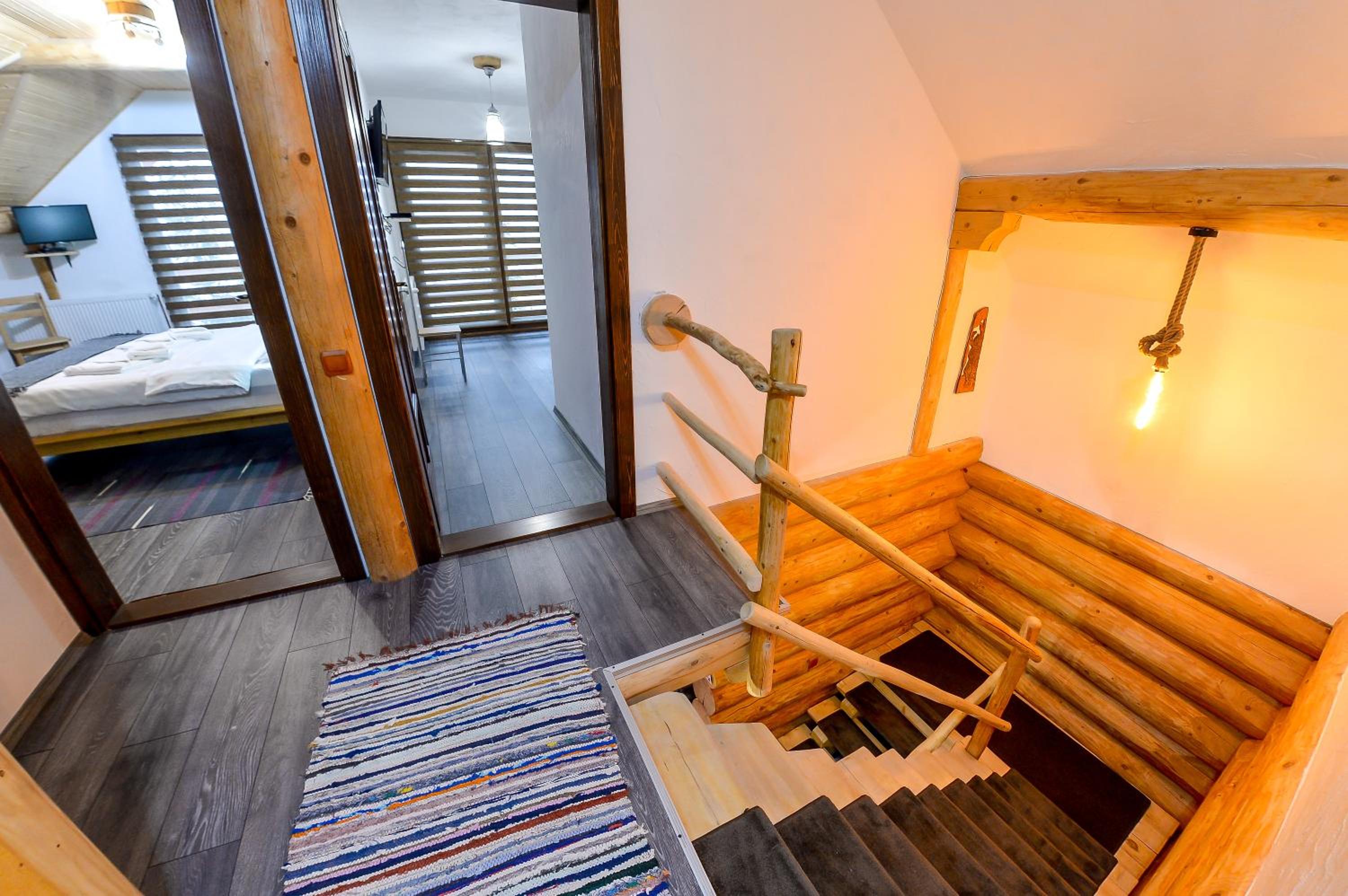 Five-Bedroom House - Photo 10