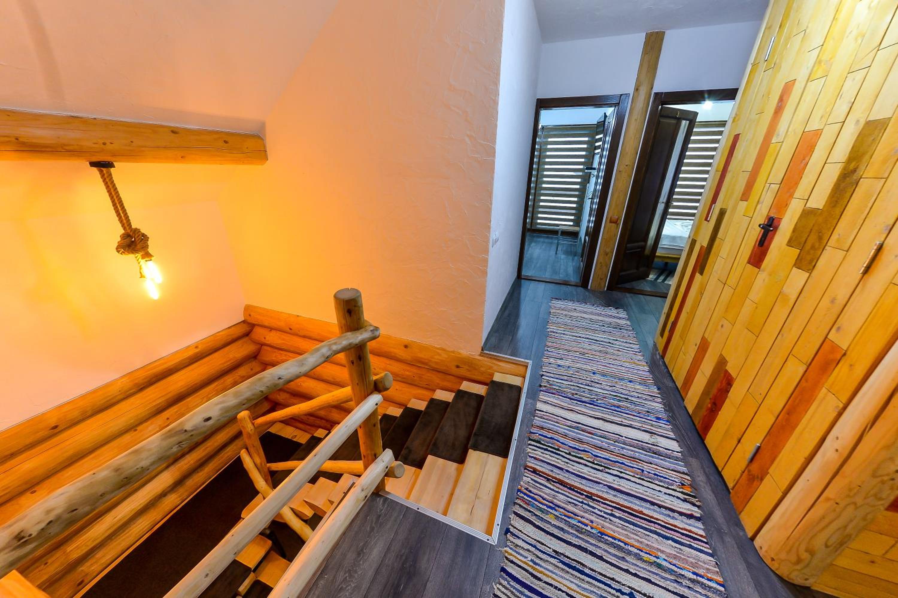 Five-Bedroom House - Photo 14