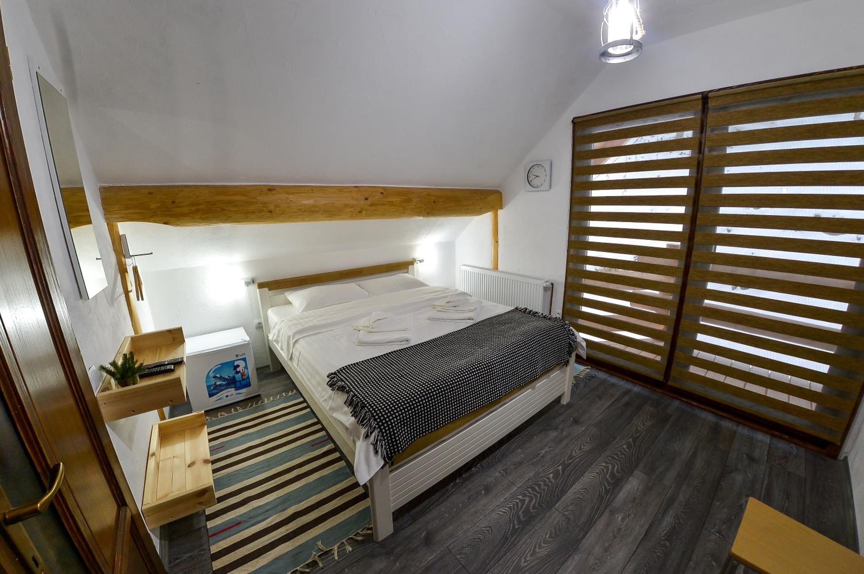 Five-Bedroom House - Photo 15