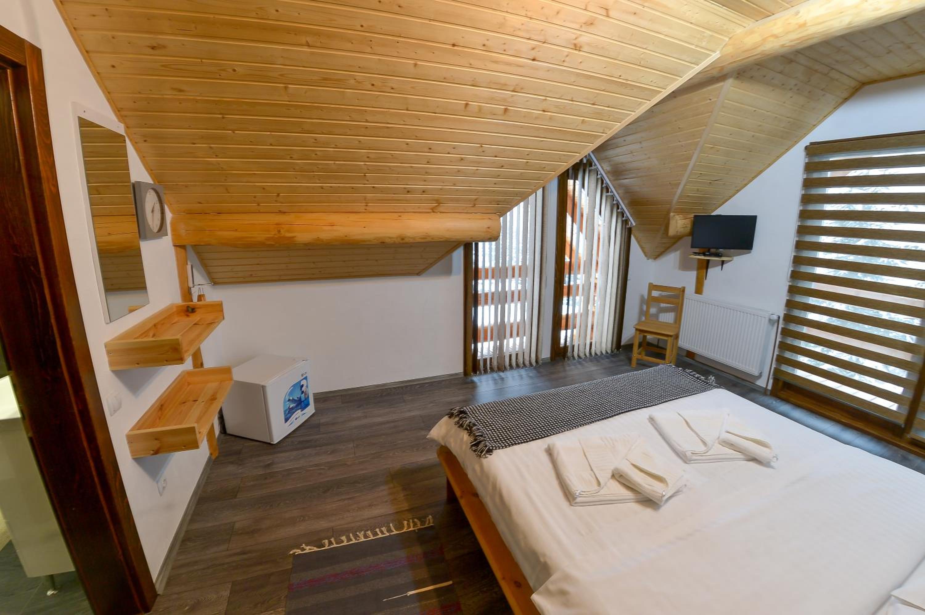 Five-Bedroom House - Photo 21