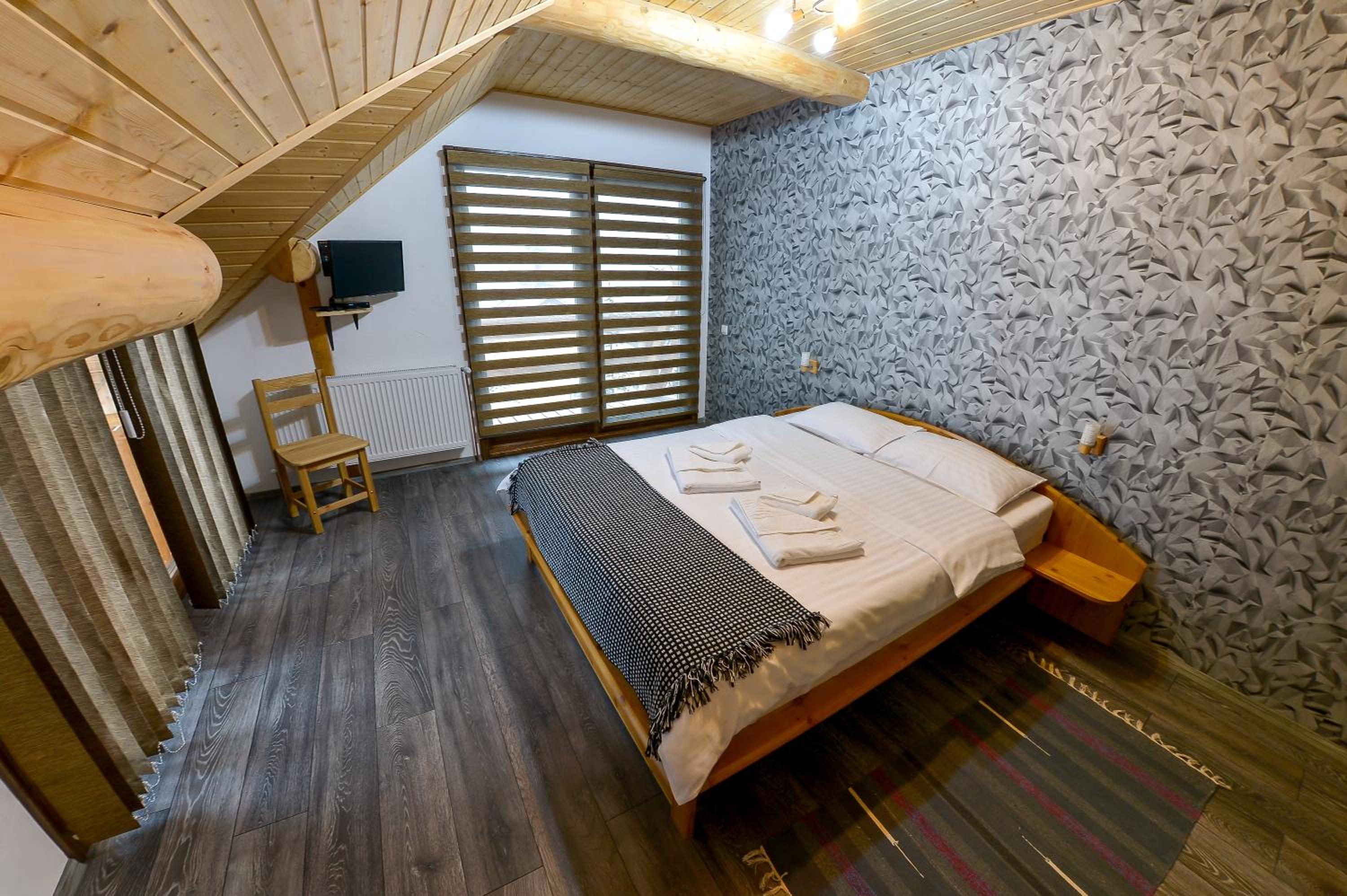 Five-Bedroom House - Photo 23