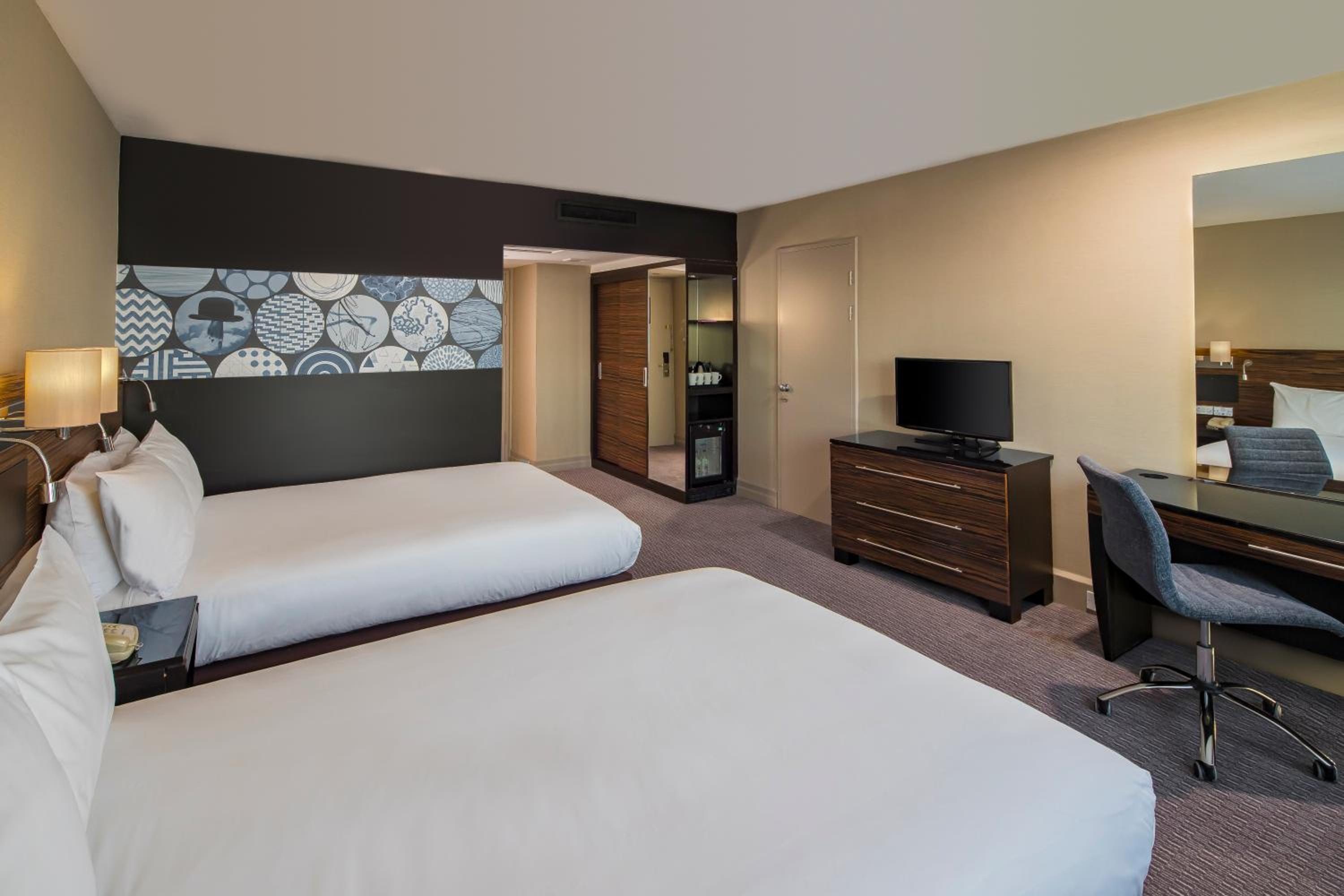 Premium Double Room with Two Double Beds and River View - Photo 3