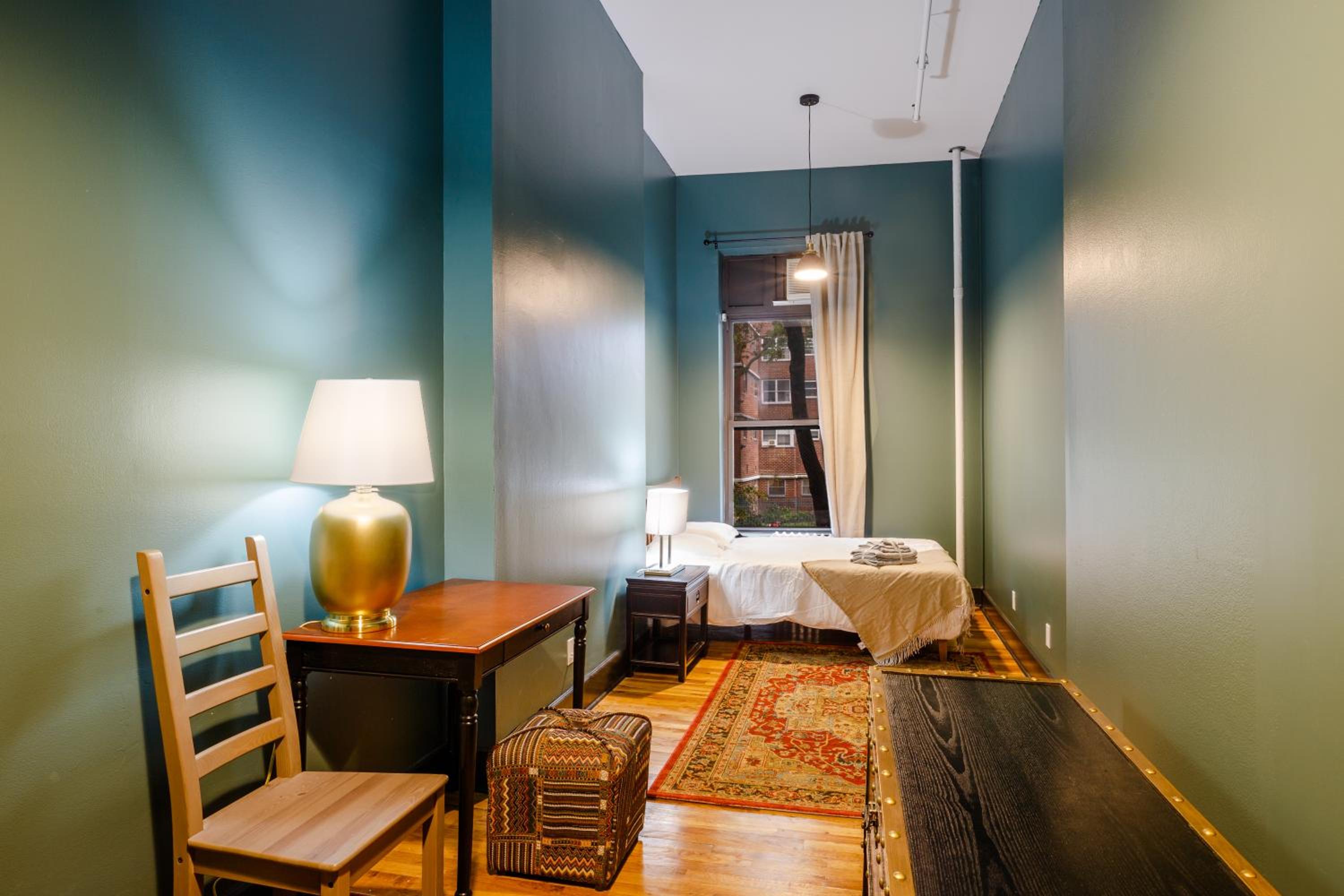 Double Room with Shared Bathroom photo 2