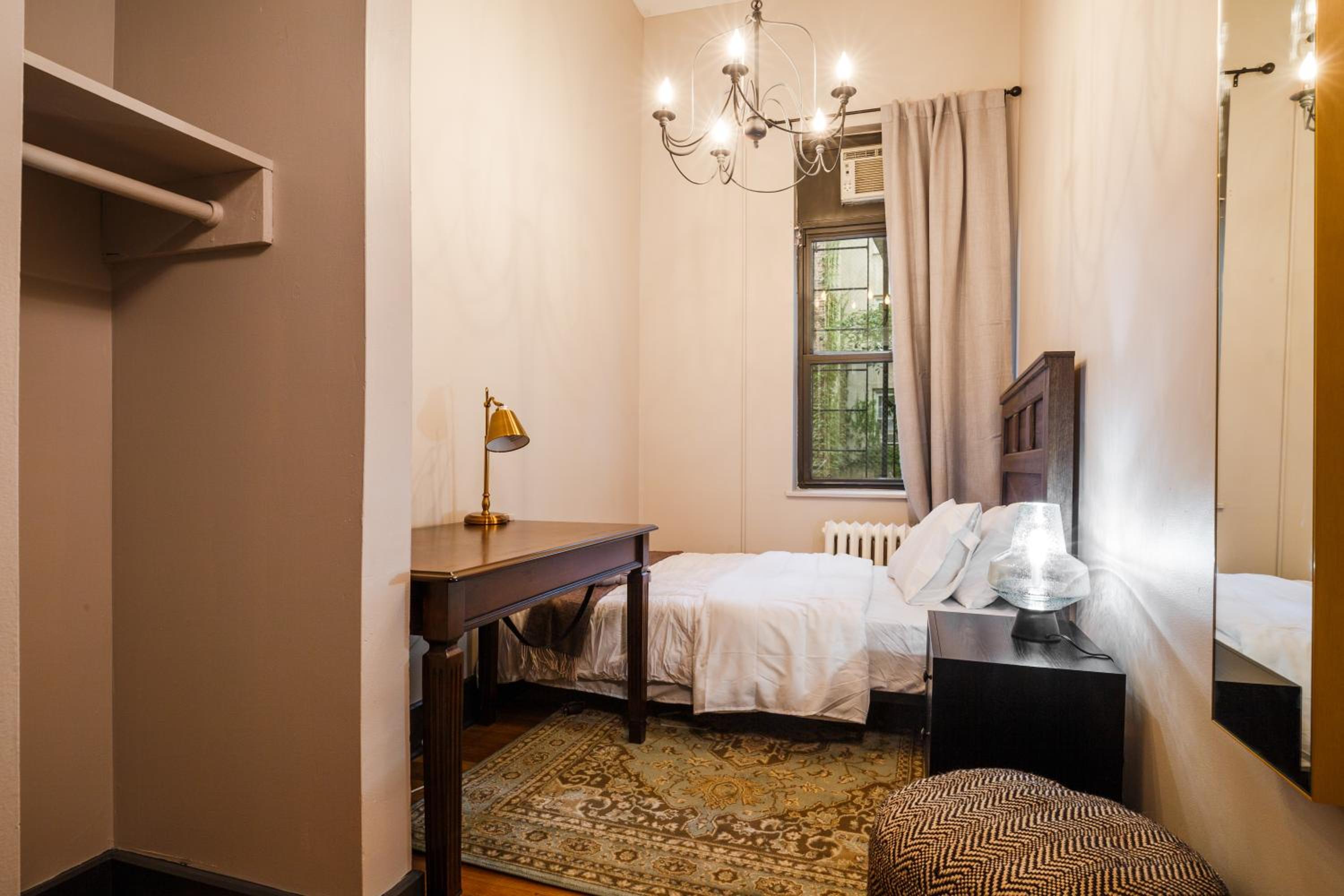 Double Room with Shared Bathroom photo 1