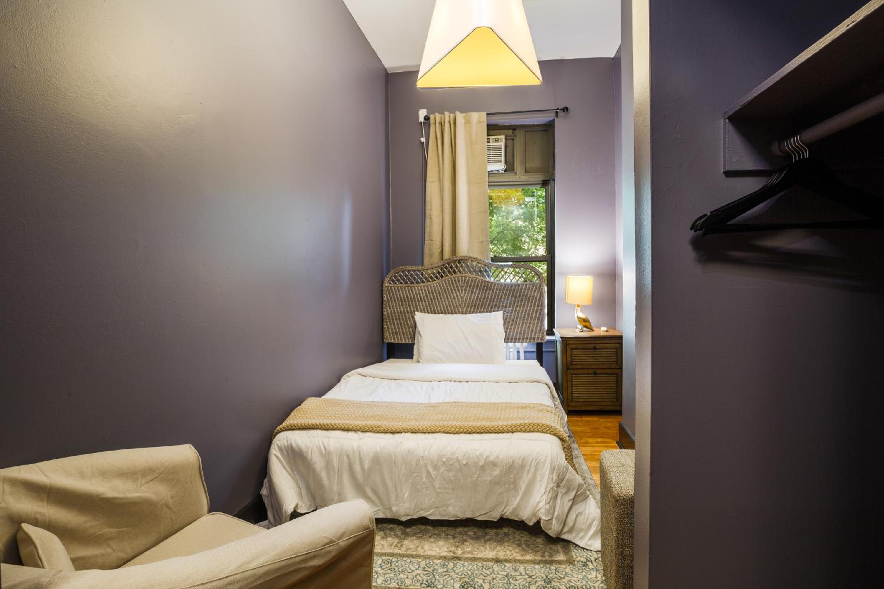 Double Room with Shared Bathroom photo 2