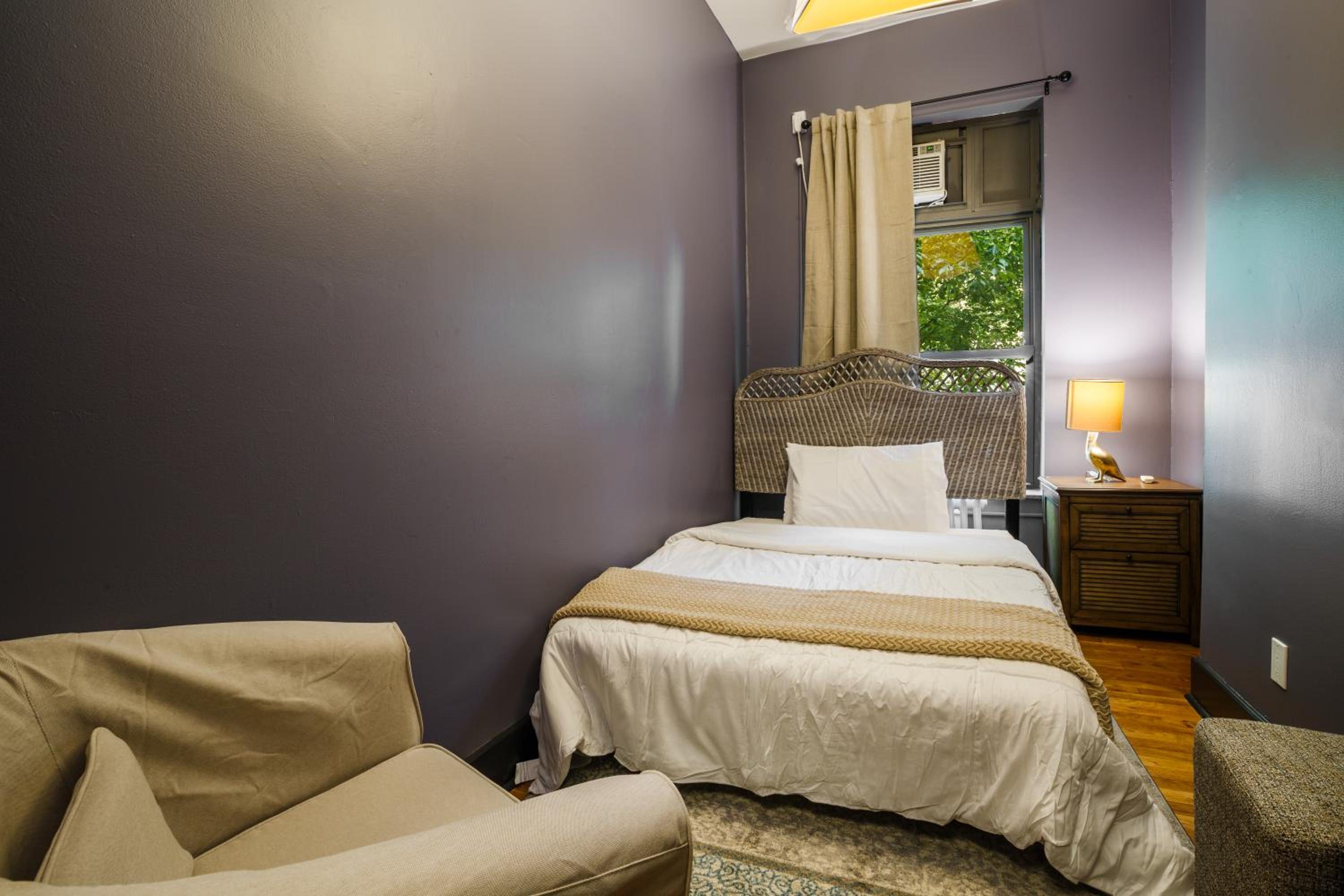 Double Room with Shared Bathroom photo 1