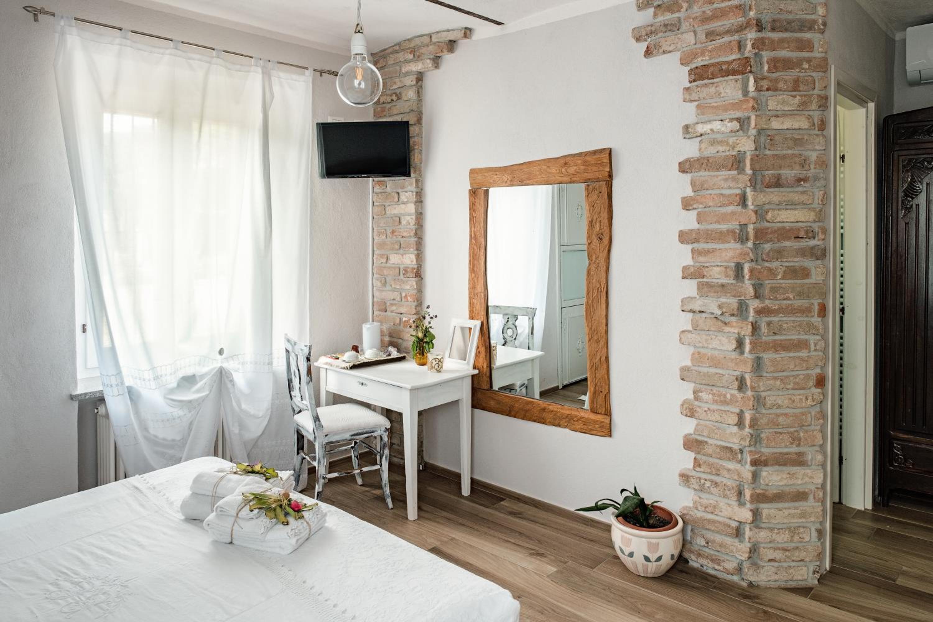 Deluxe Double Room with Extra Bed photo 3