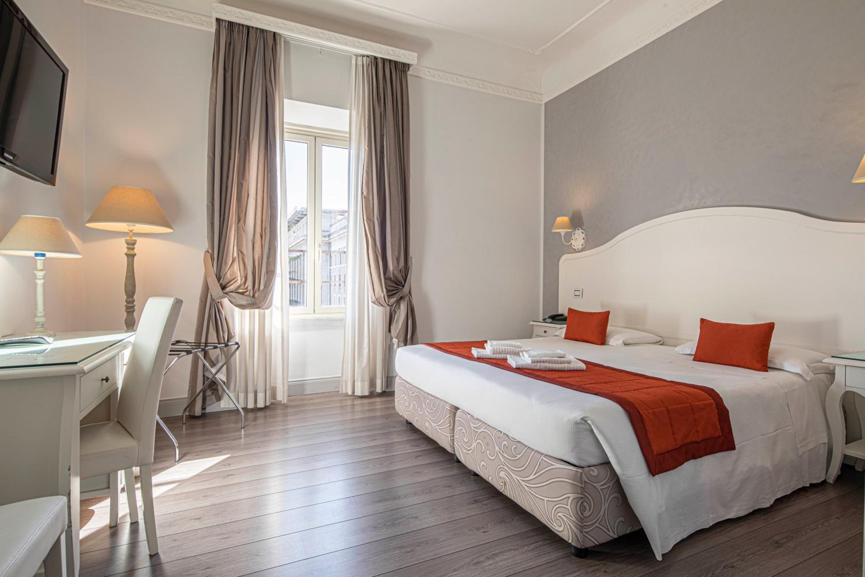 Double or Twin Room photo 3