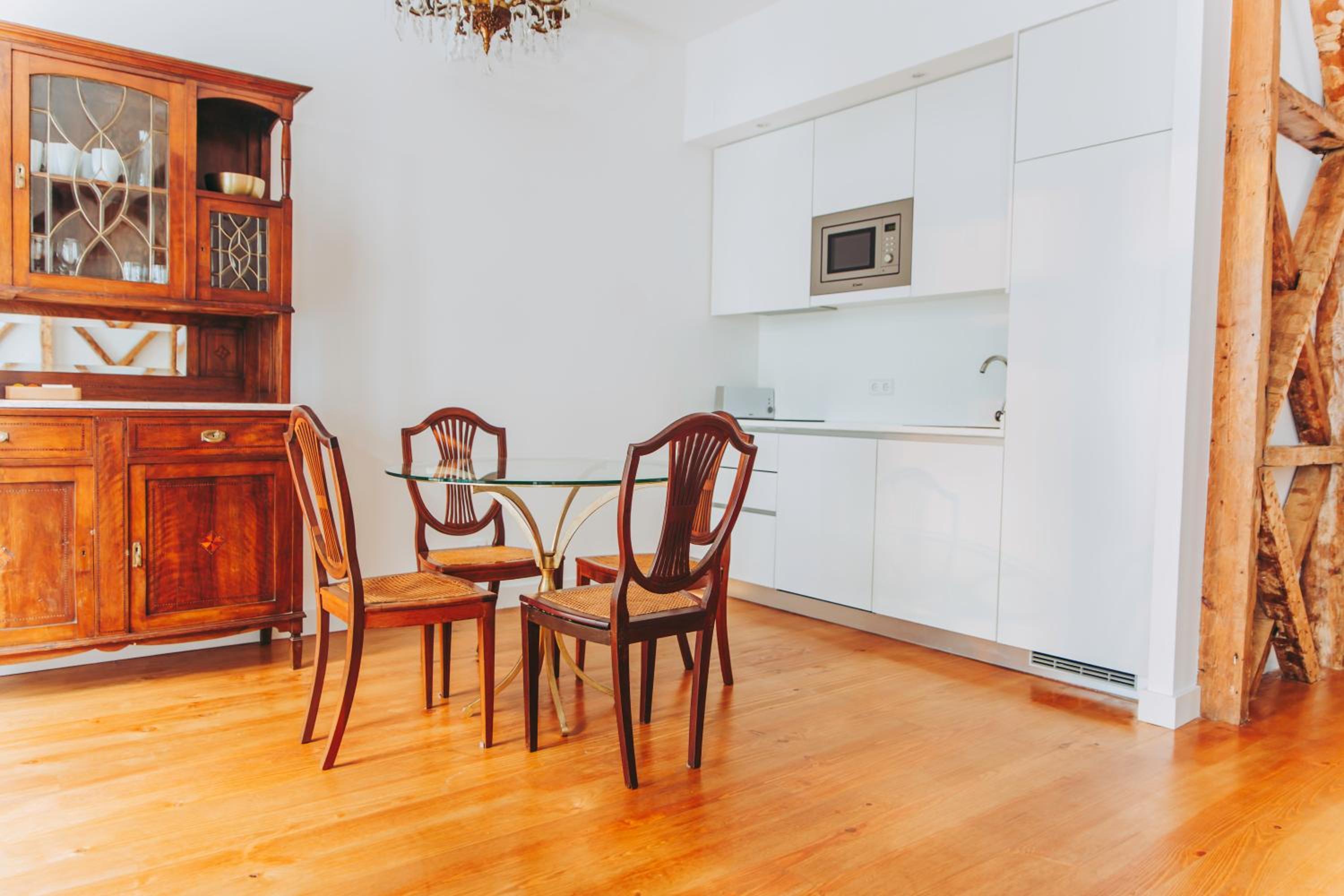 Superior One-Bedroom Apartment - Photo 10