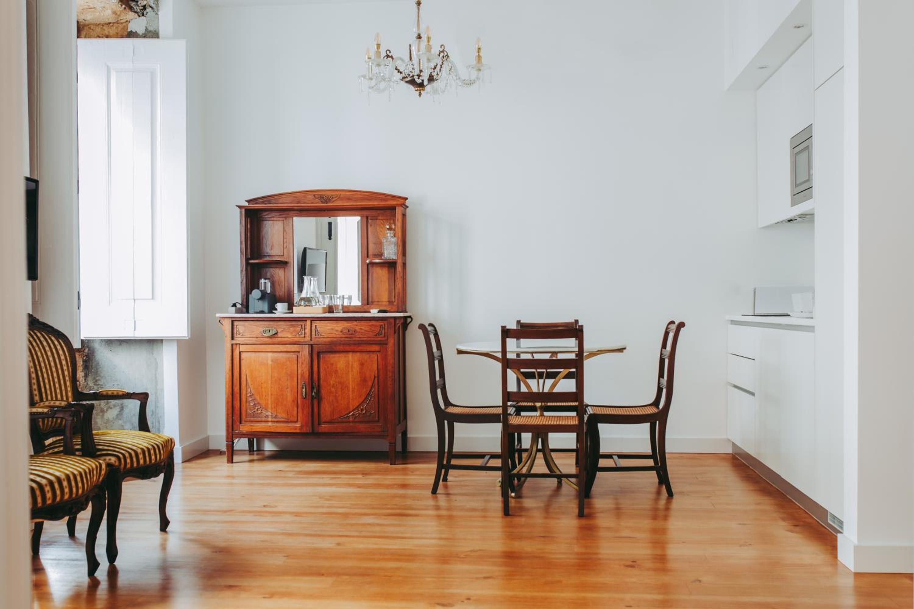 Superior One-Bedroom Apartment - Photo 25