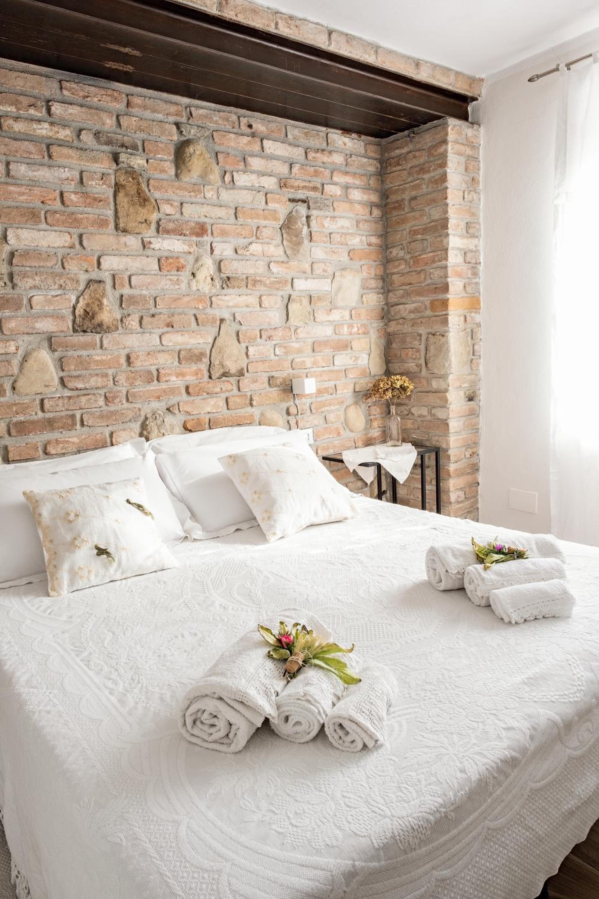 Queen Room photo 1