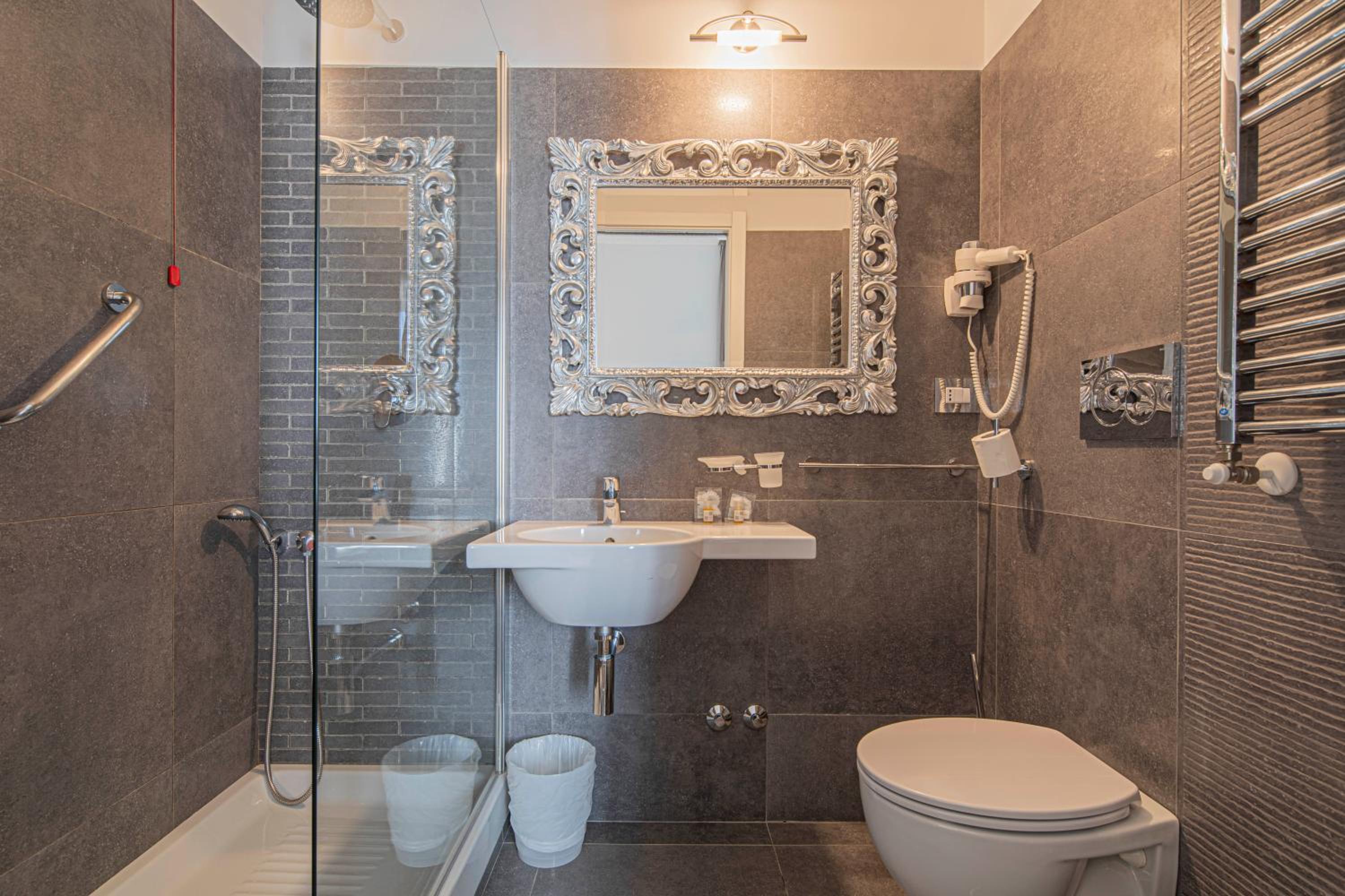 Double or Twin Room photo 2