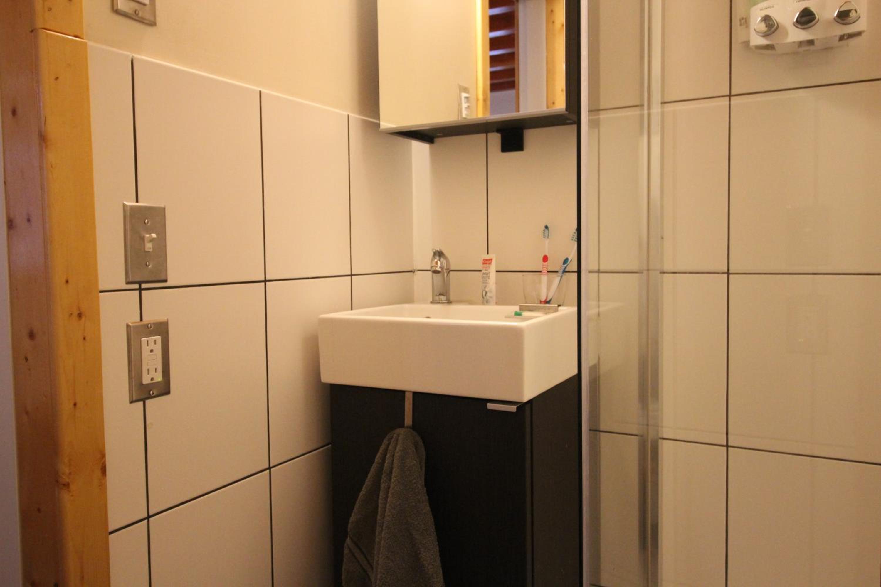 Apartment with Lake View - Photo 10