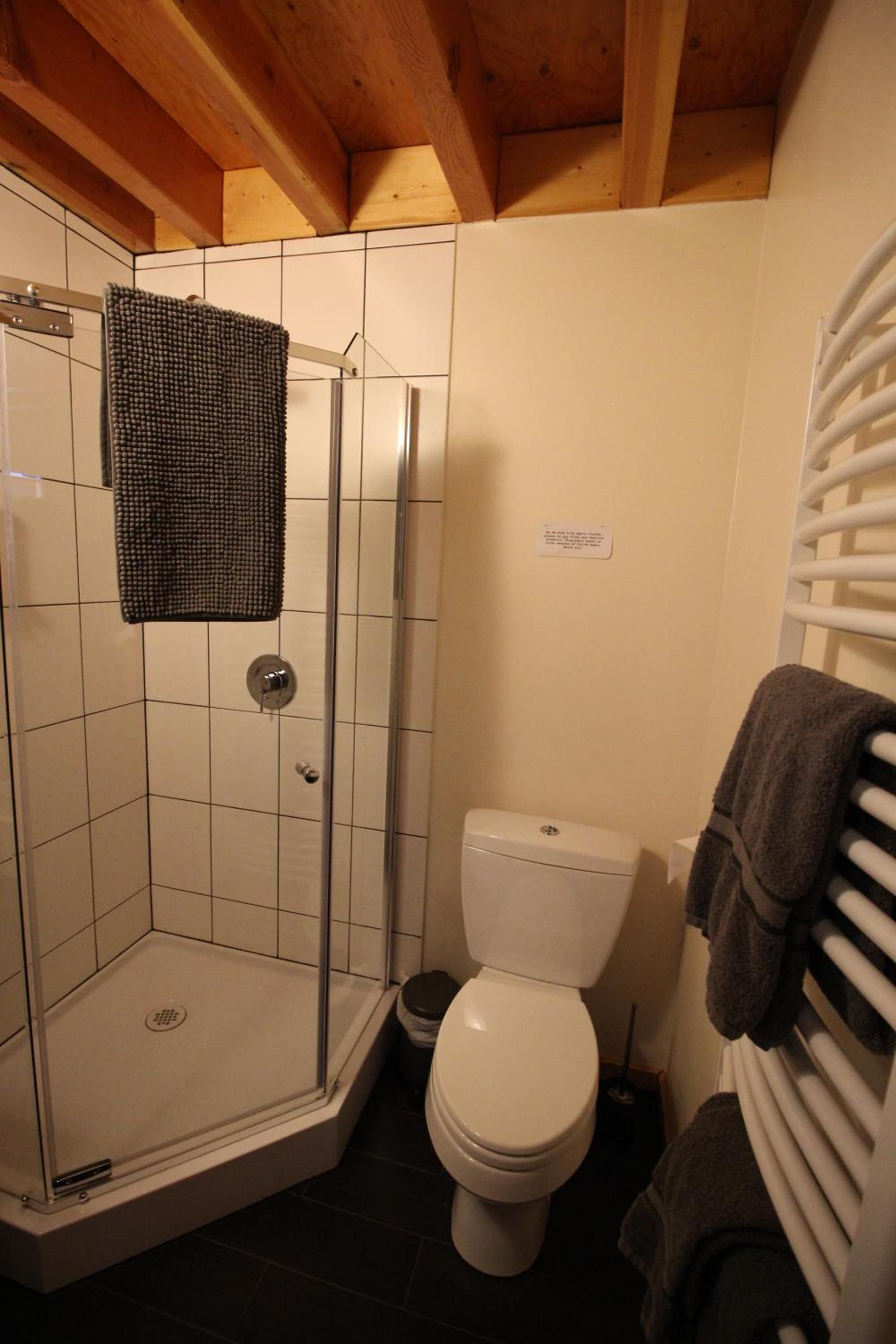 Apartment with Lake View - Photo 8