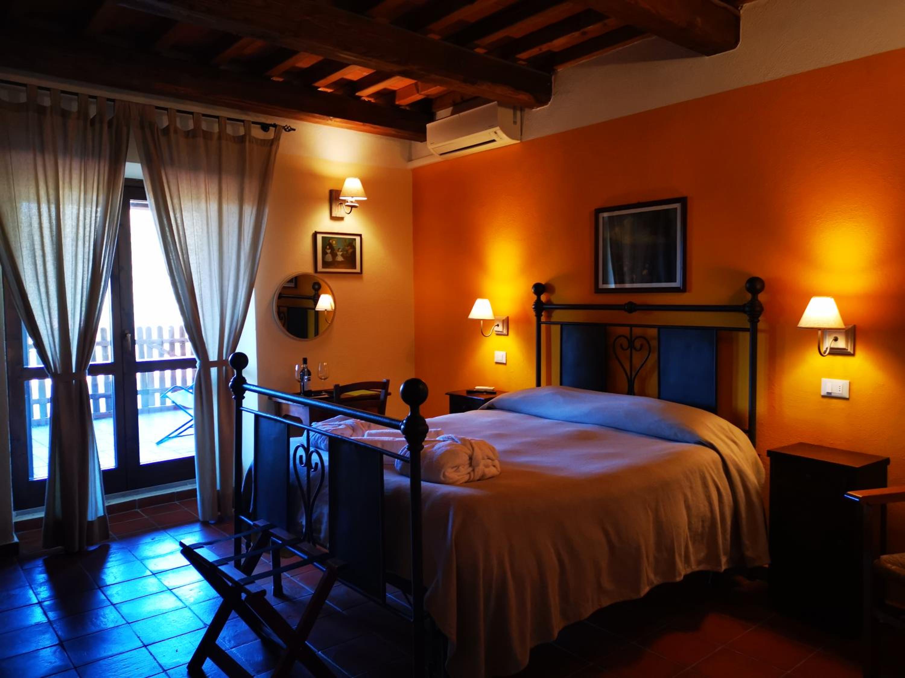 Double Room - Photo 8