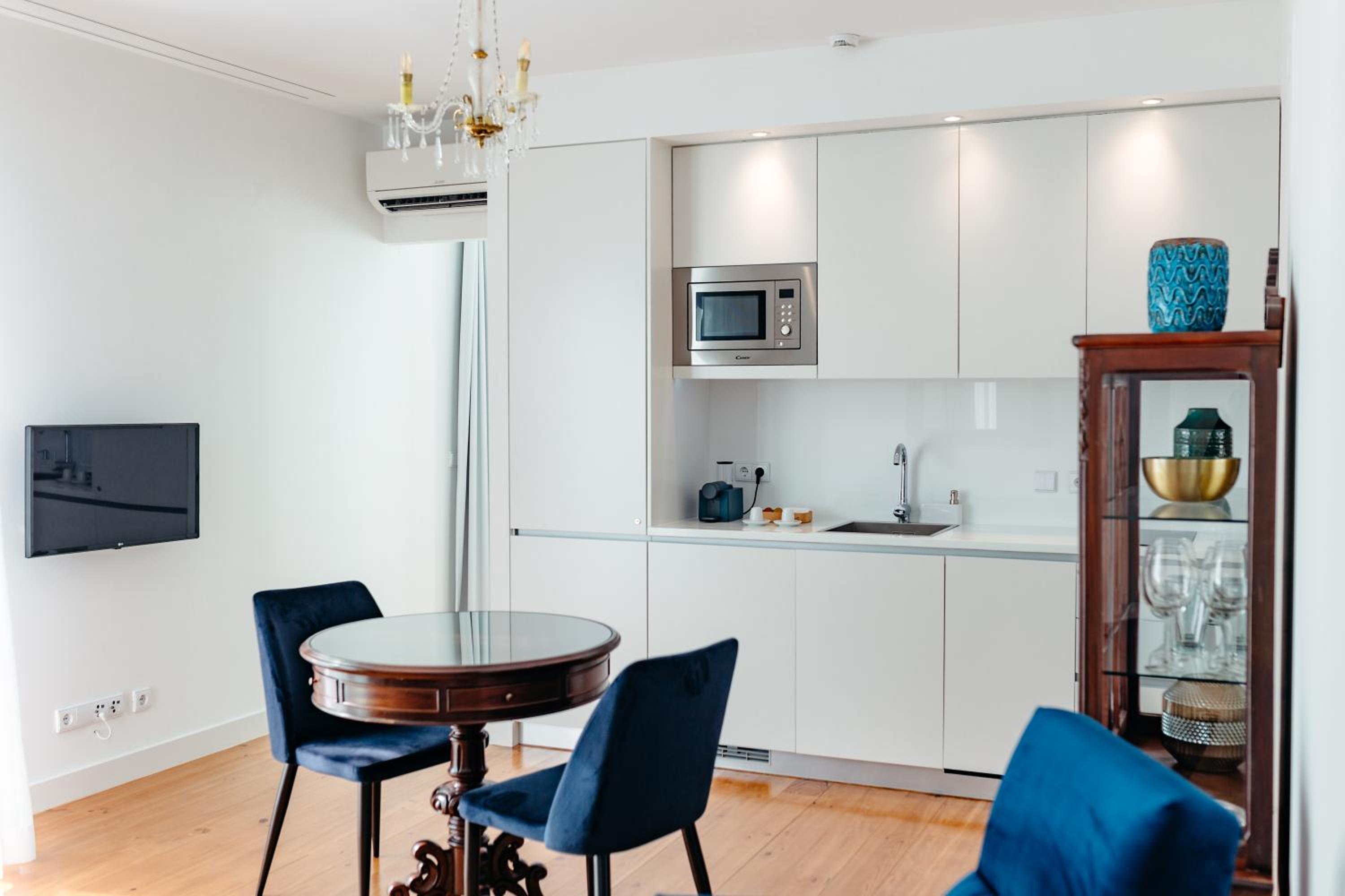 Deluxe Penthouse with Terrace - Photo 9