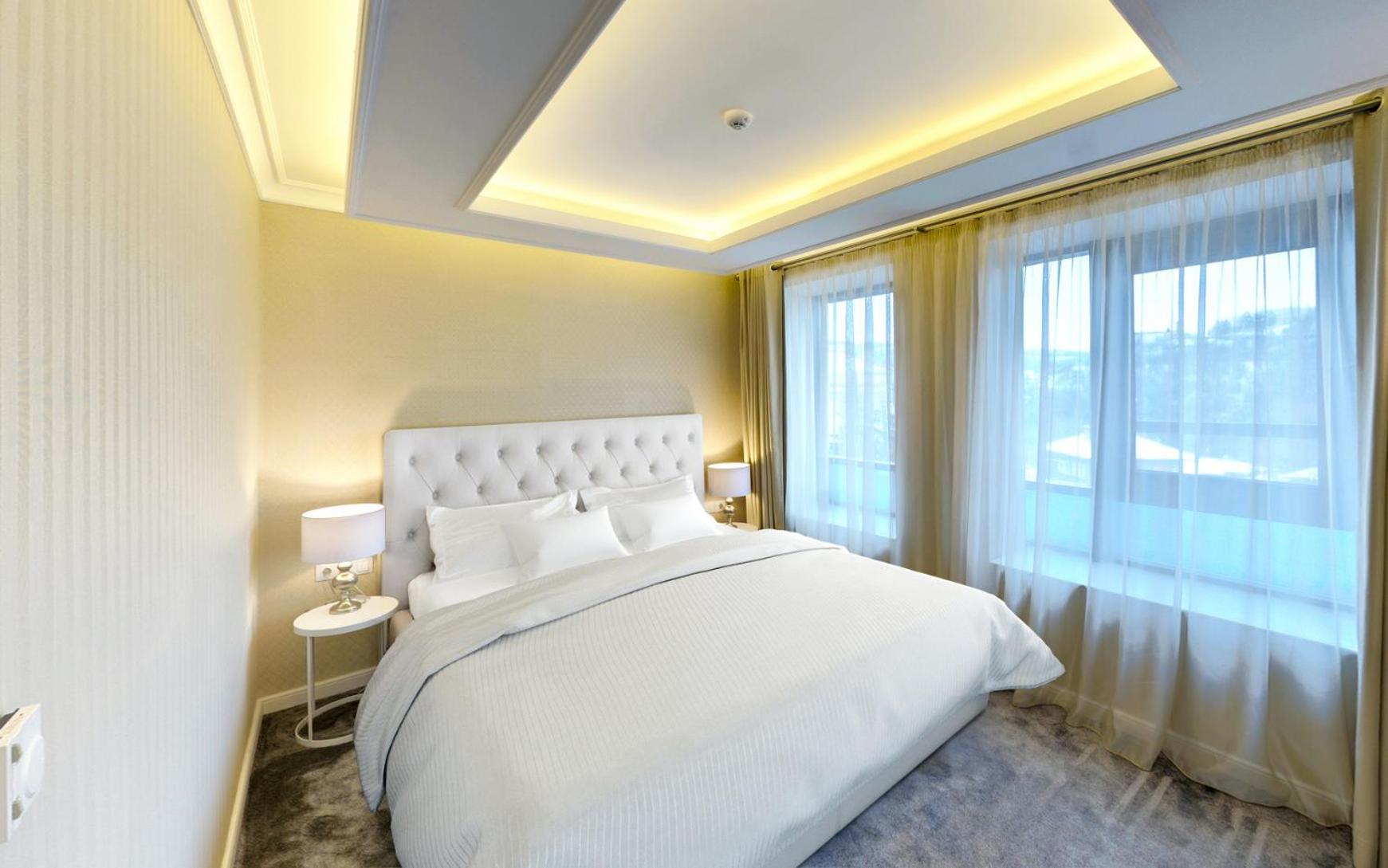 Lux Double Room with Tsarevets View - Free Spa Access photo 2
