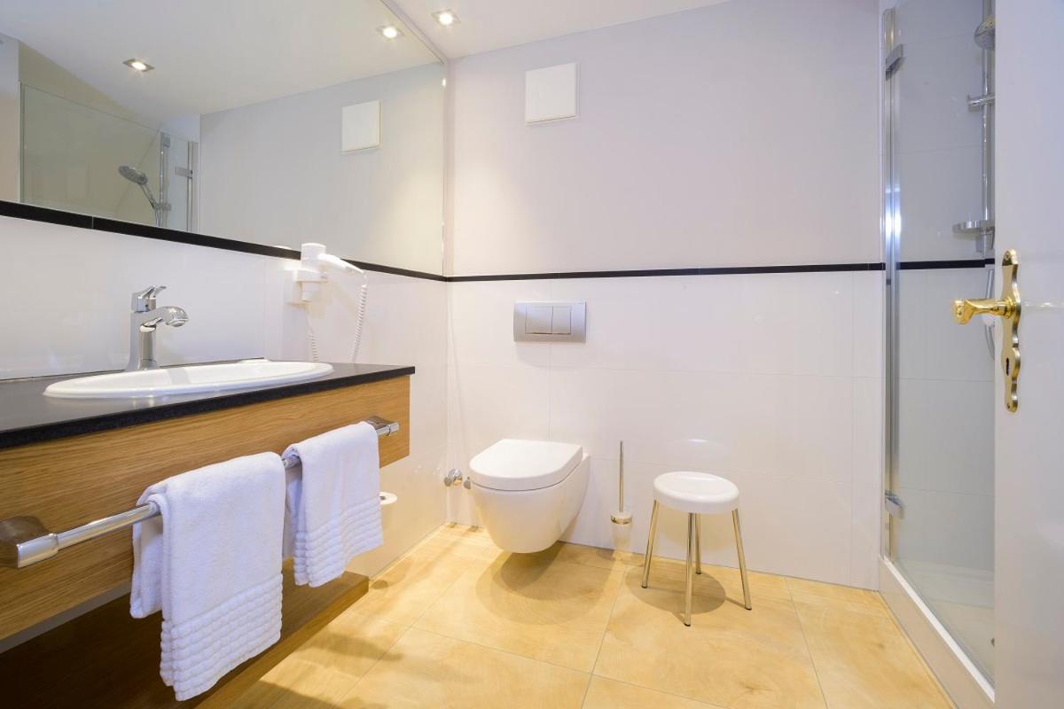 Double Room - Photo 16