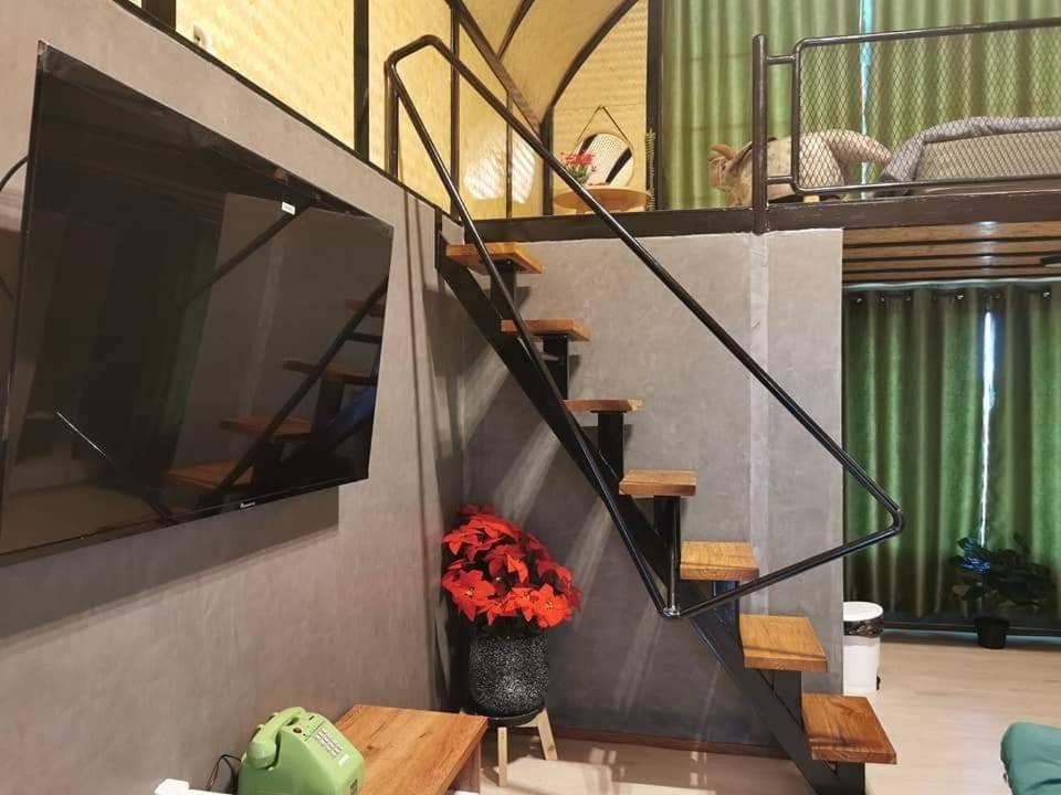 Family Room with Balcony photo 3