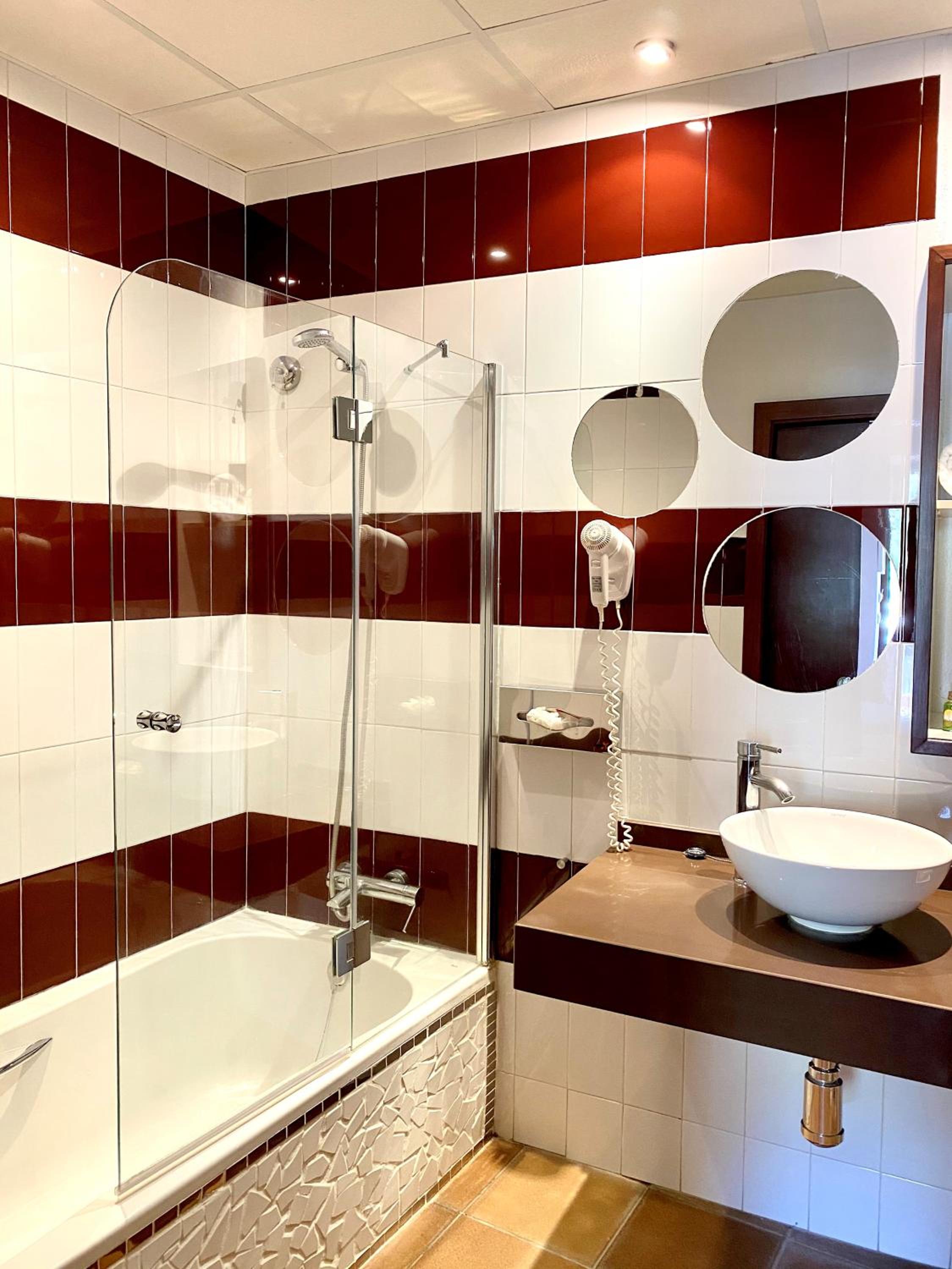 Standard Double or Twin Room - Photo 5