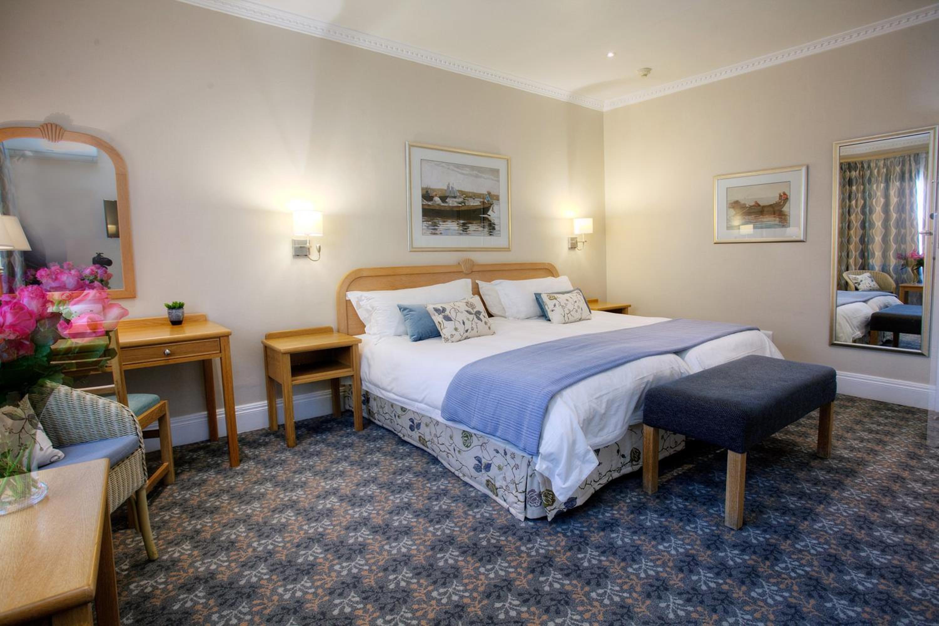 Twin Room with Partial Sea View thumbnail 6
