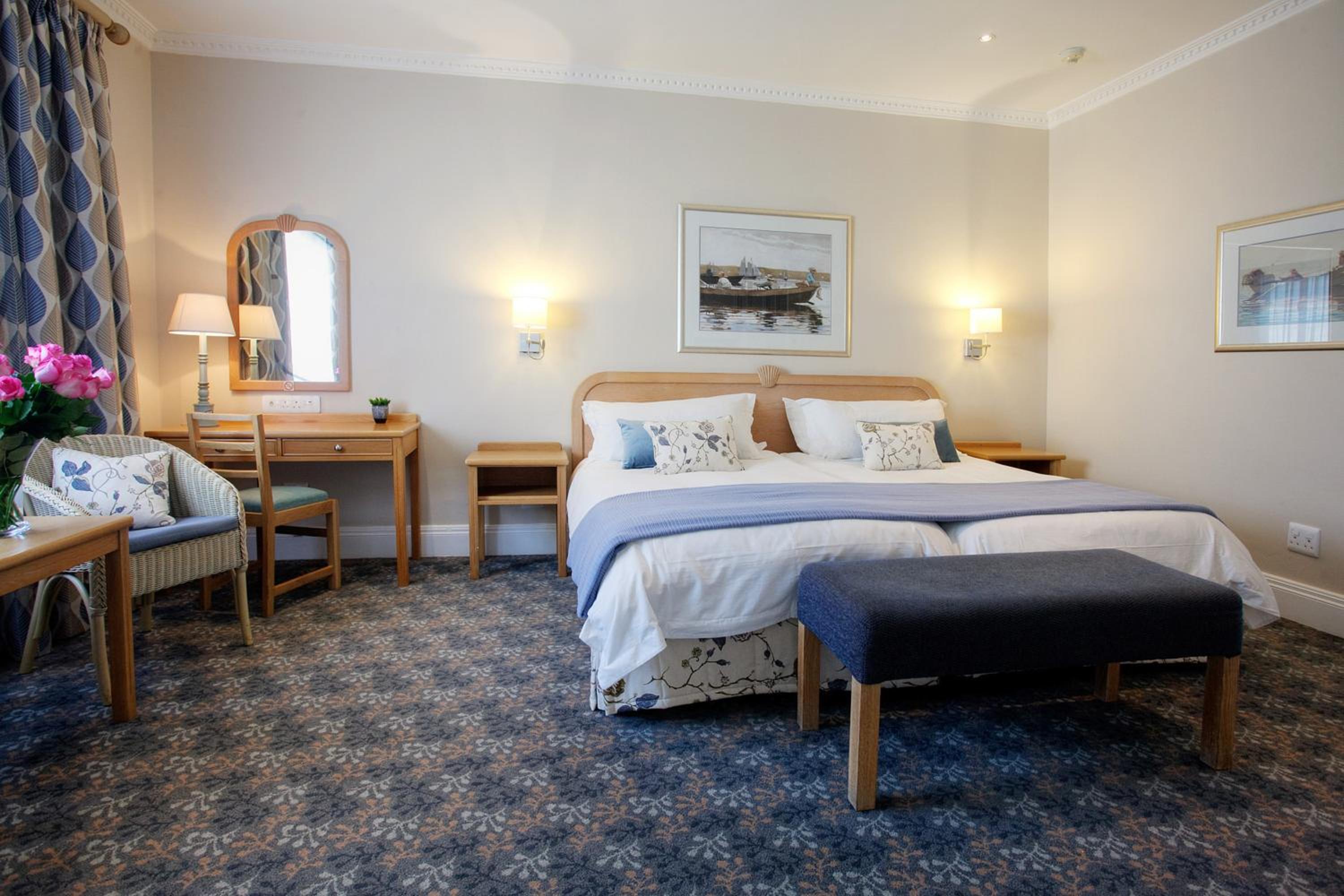 Twin Room with Partial Sea View