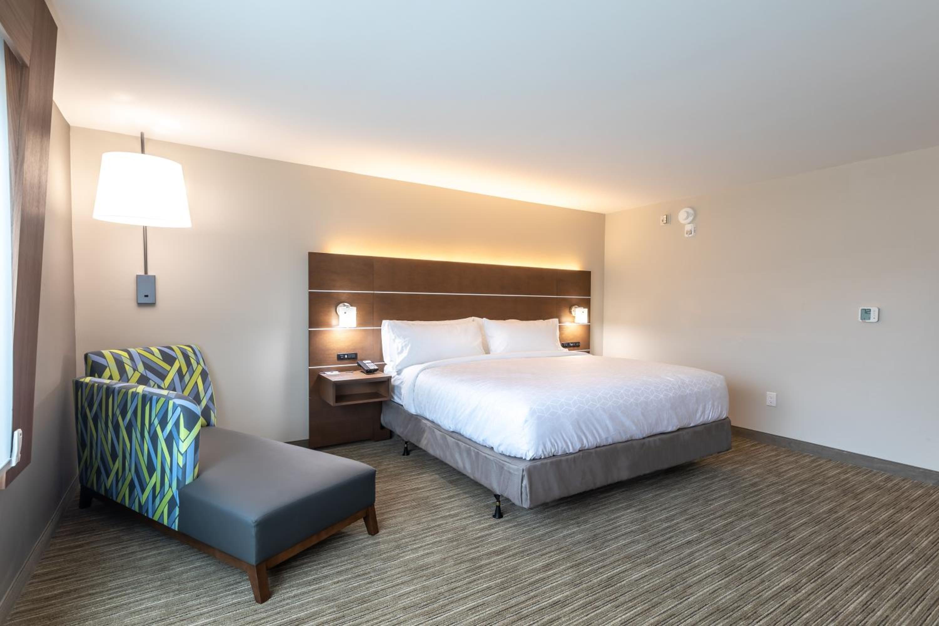 Standard King Room - Photo 1