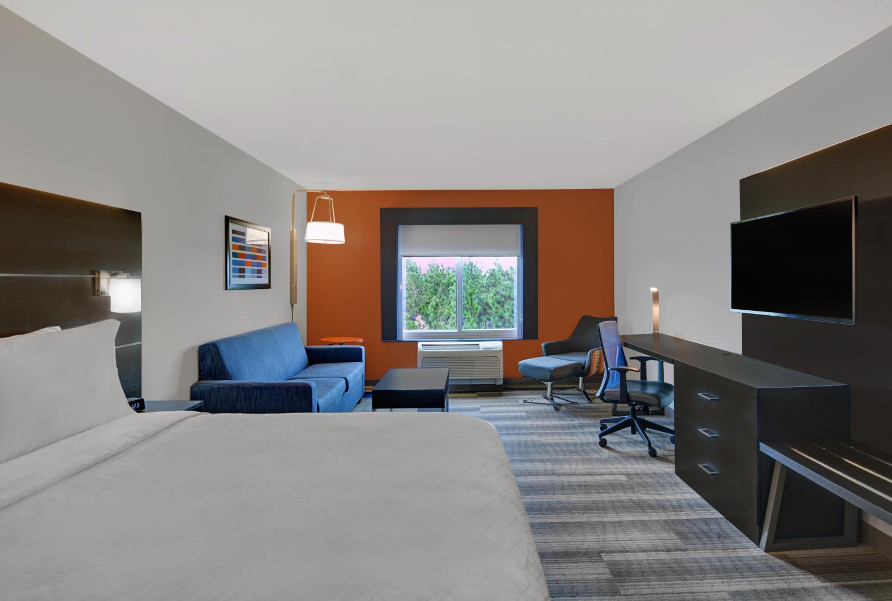 Standard King Room with Sofa Bed photo 2