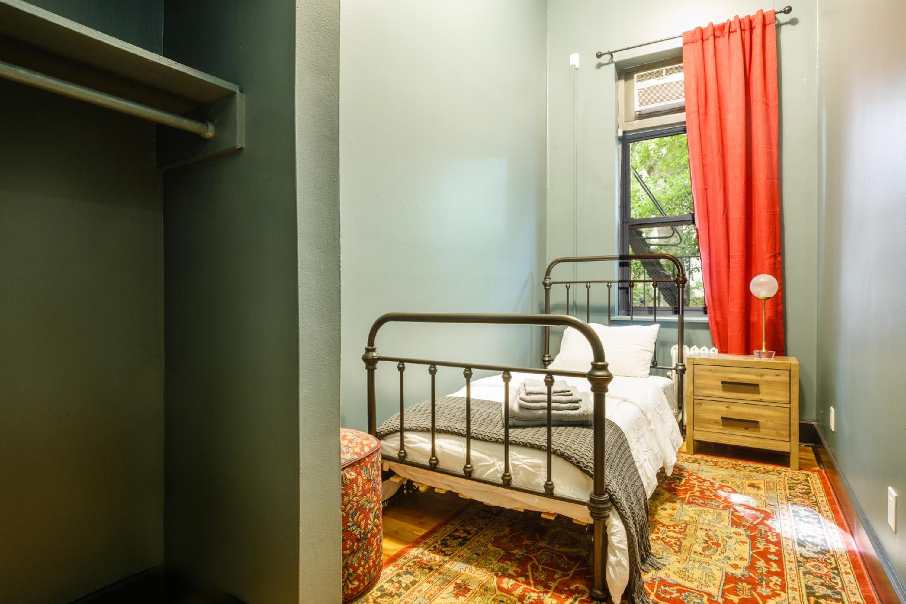 Single Room with Shared Shower and Toilet photo 2