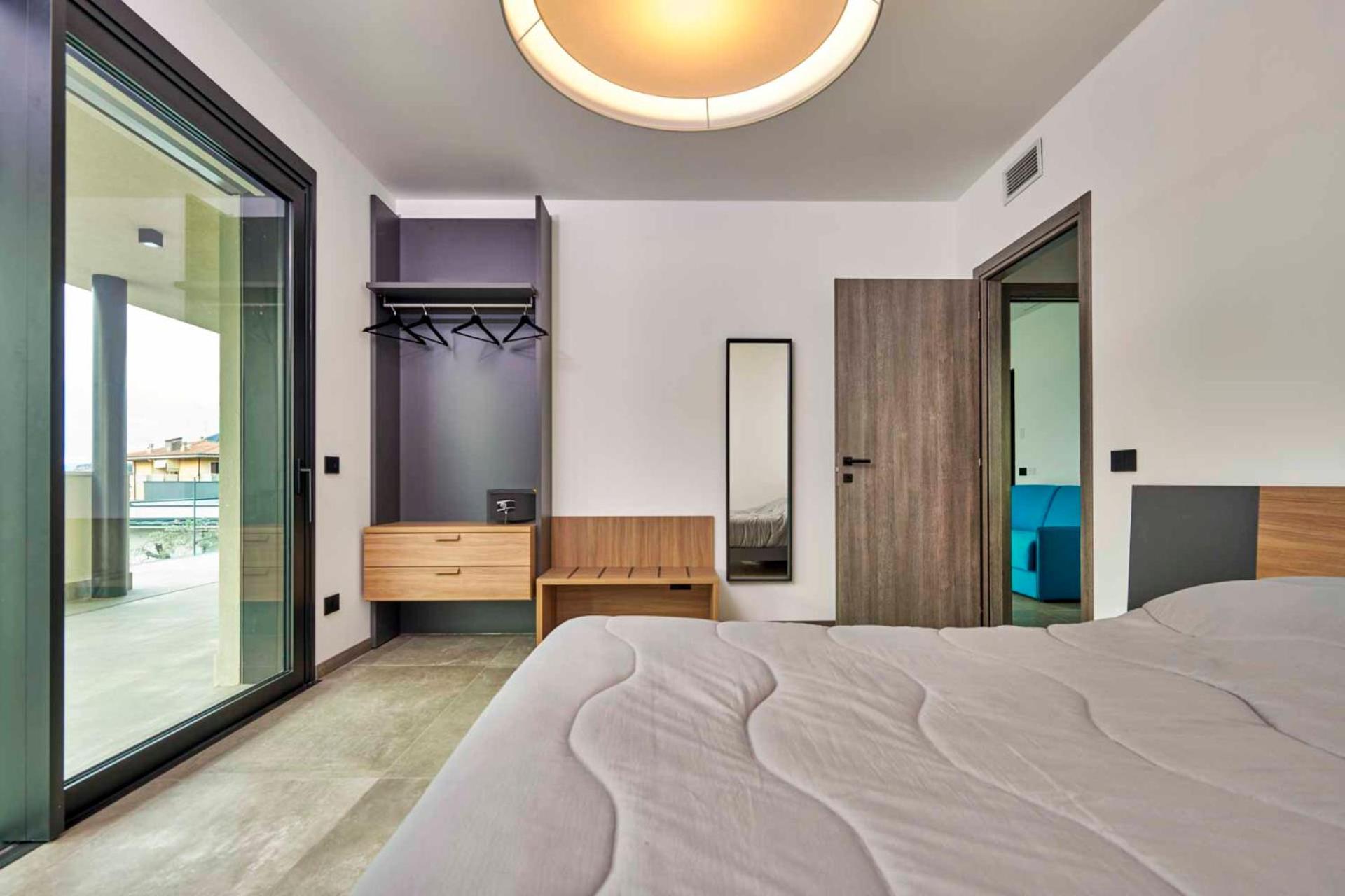 One-Bedroom Apartment with whirlpool