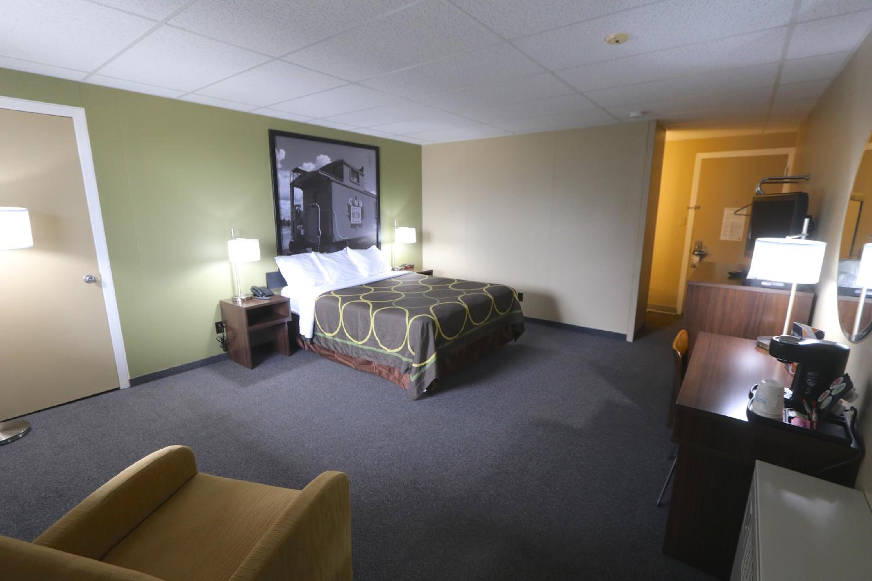 King Room - Non-Smoking - Photo 5