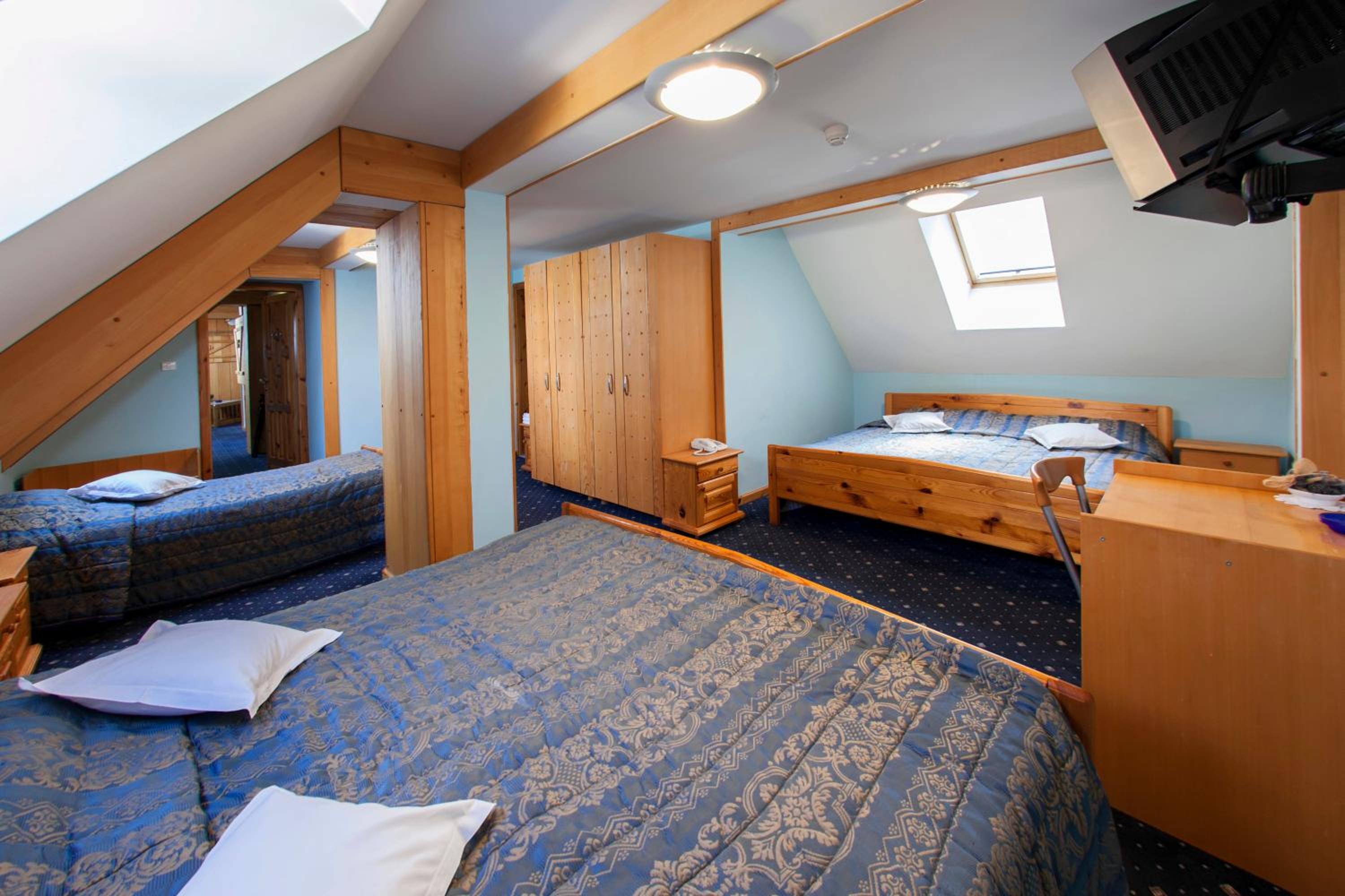 Quintuple Room