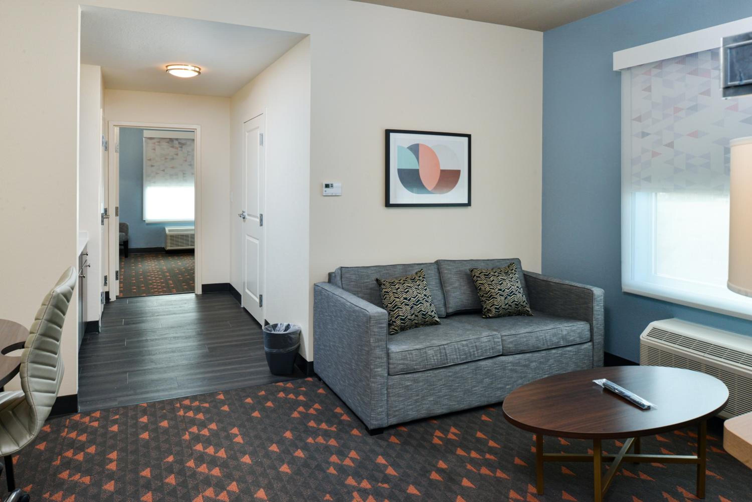 One-Bedroom Suite - Photo 5