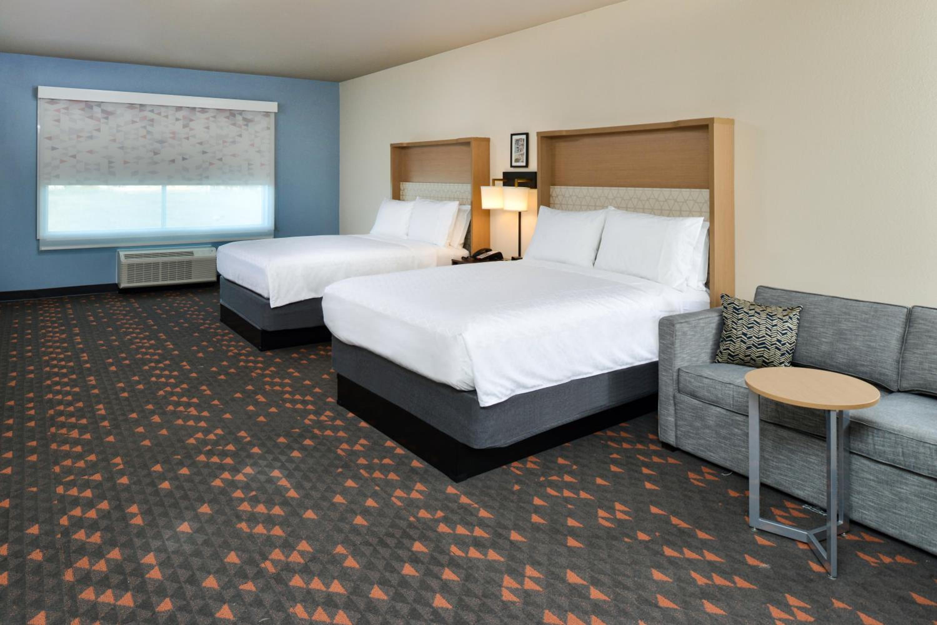 Queen Suite with Two Queen Beds - Photo 4