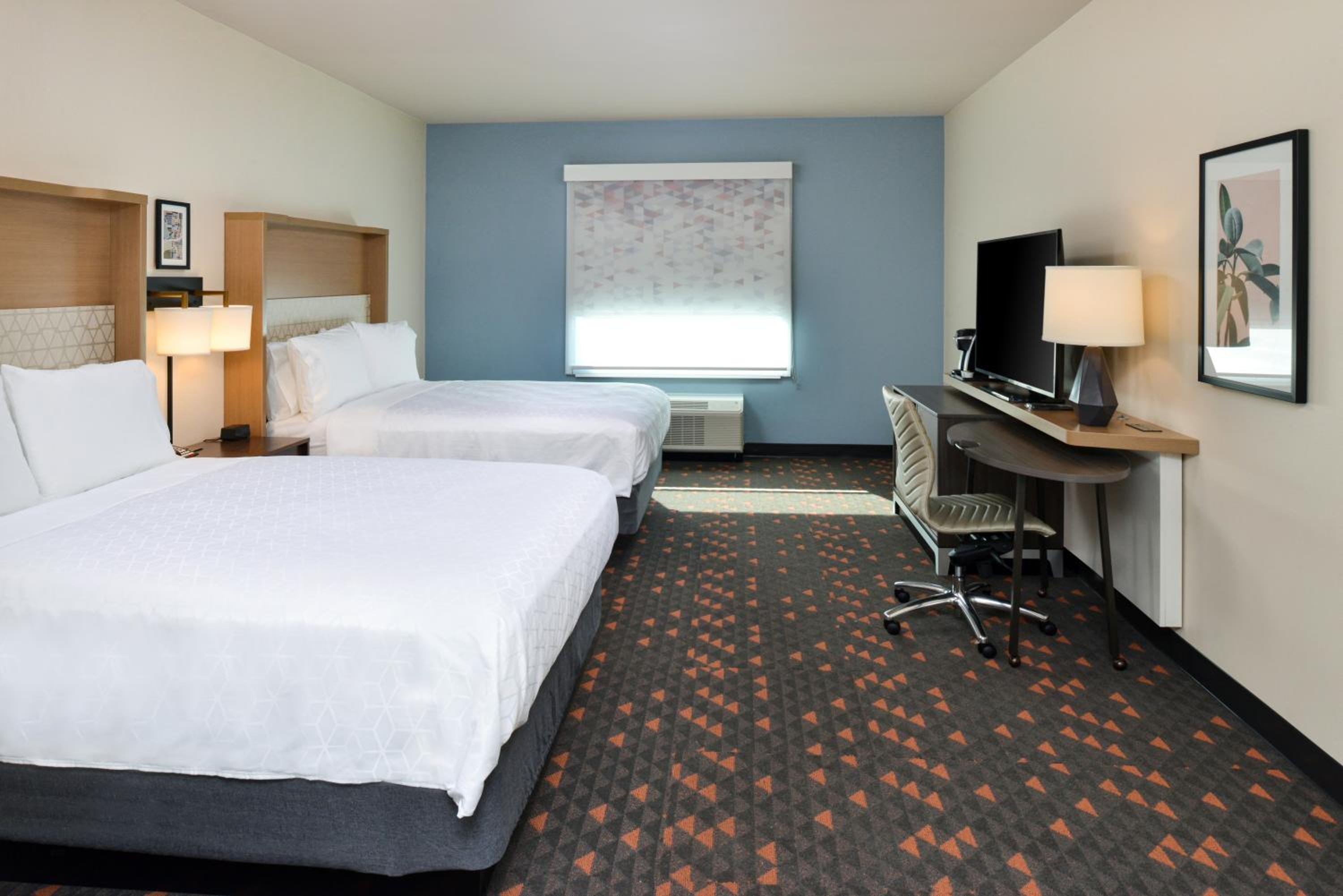 Queen Suite with Two Queen Beds - Photo 1