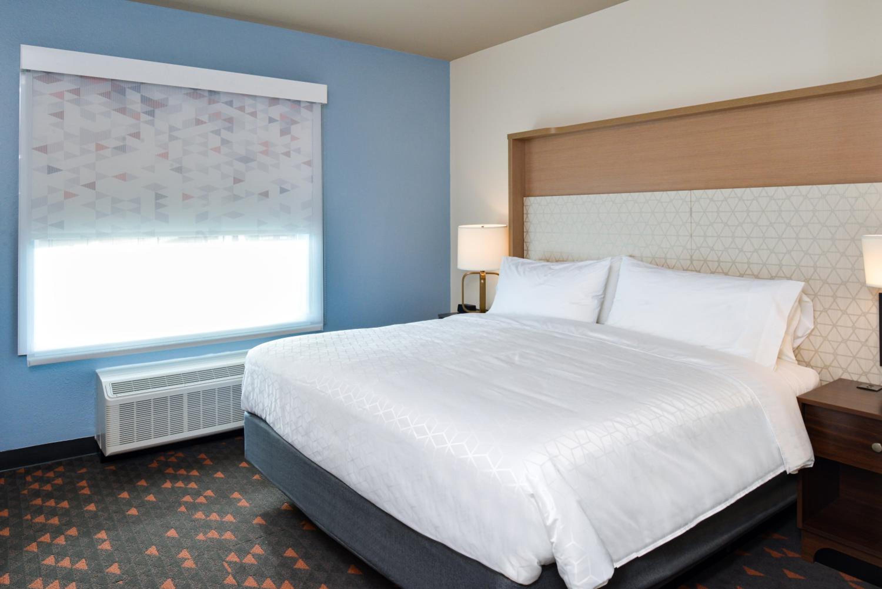 Standard King Room - Photo 3
