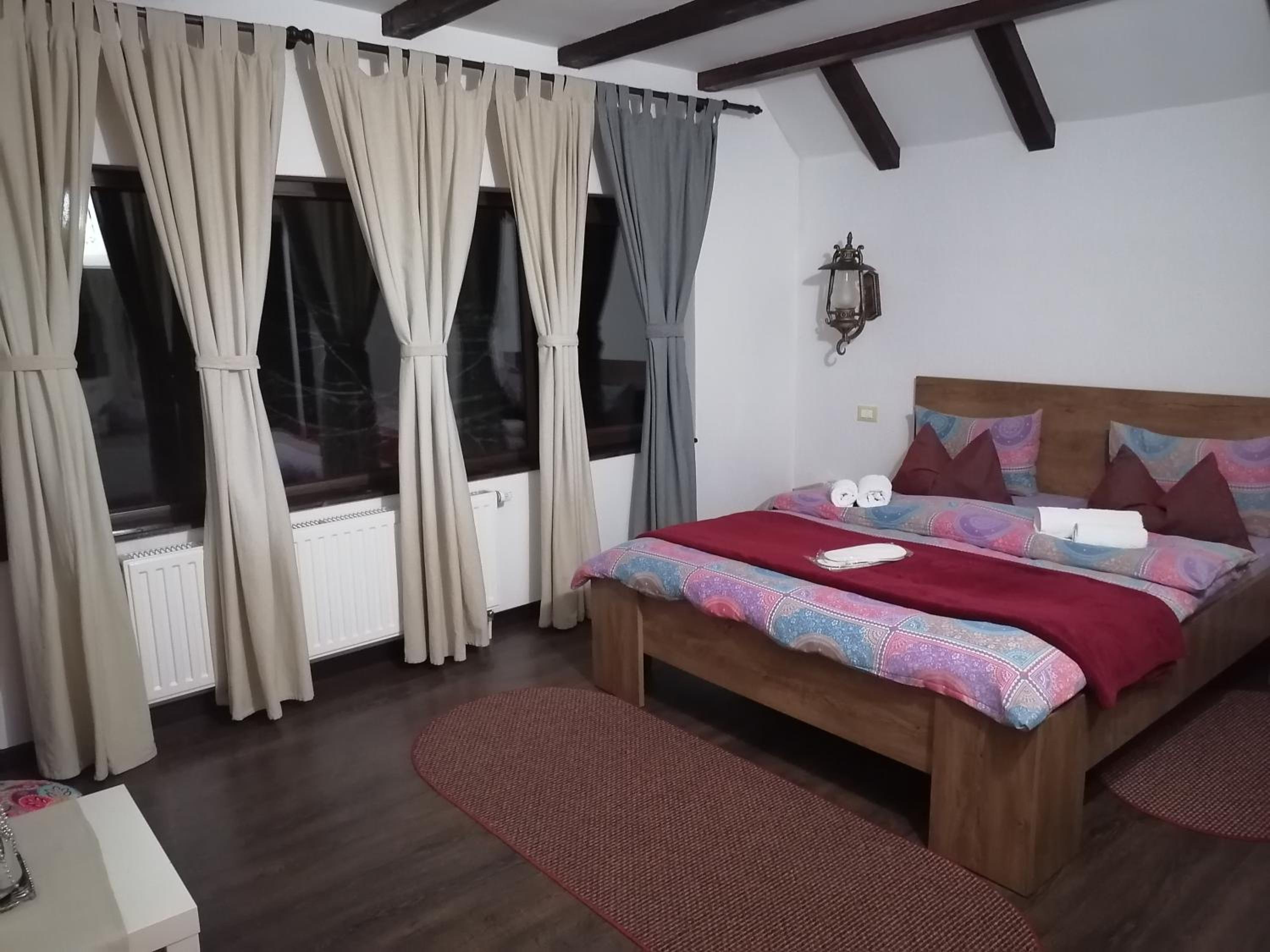 Double Room with Private Bathroom - Photo 1