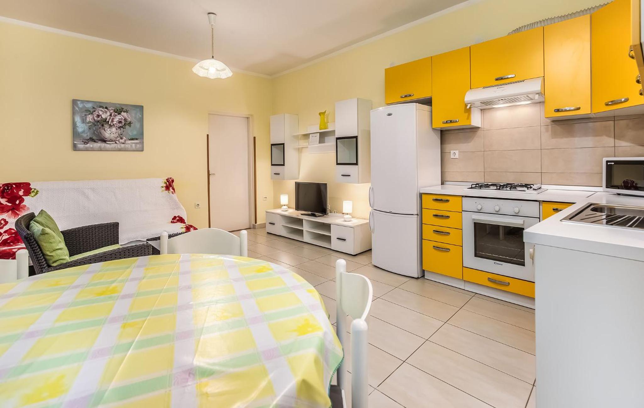 One-Bedroom Apartment - Photo 13