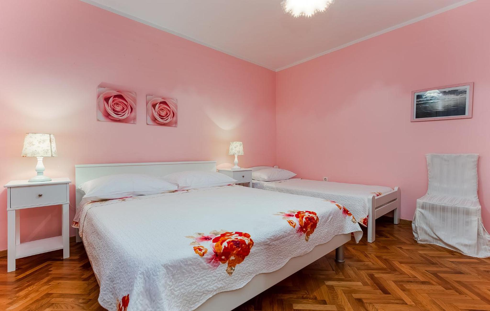 One-Bedroom Apartment - Photo 9