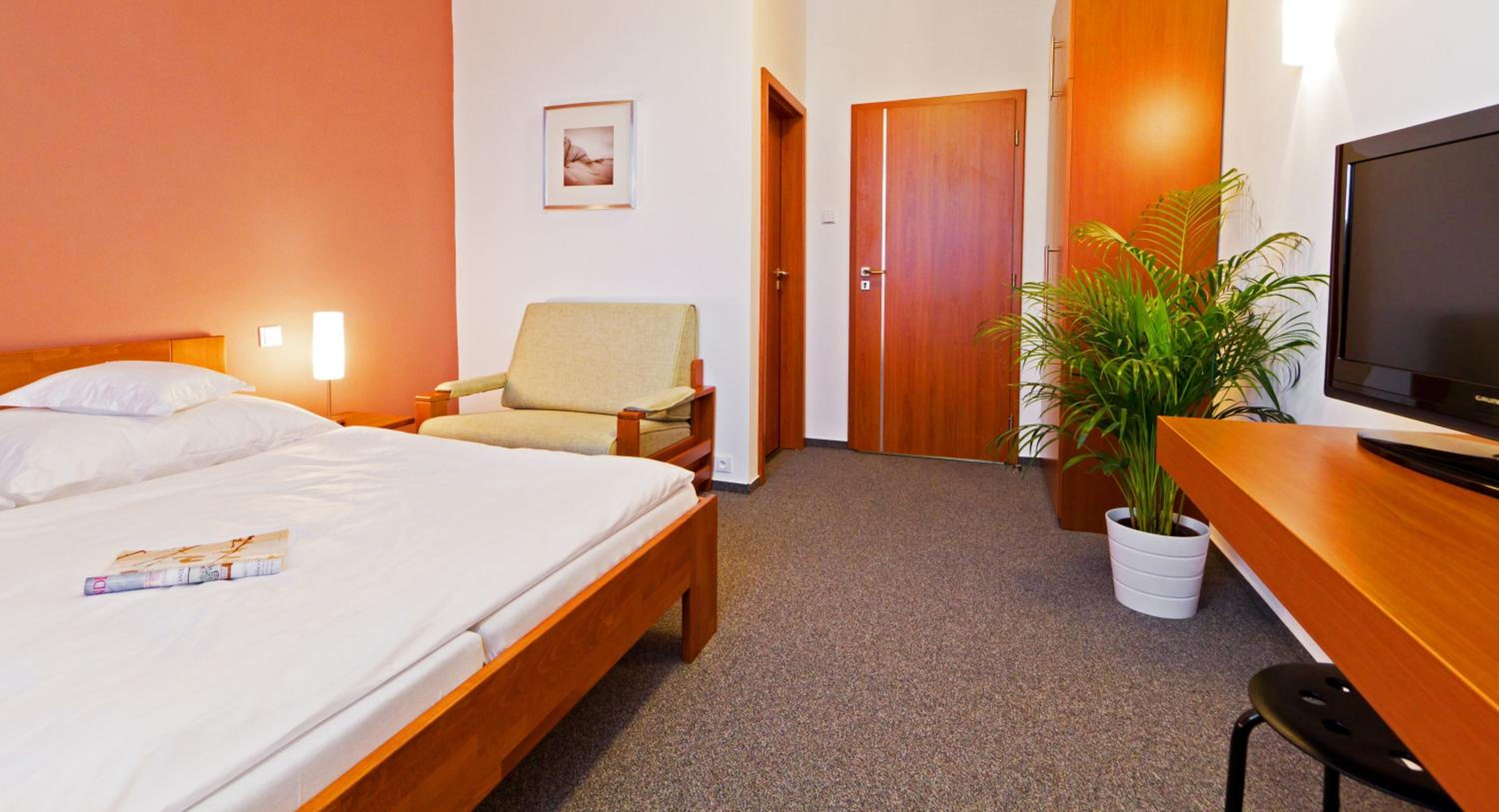 Double Room with Extra Bed photo 3