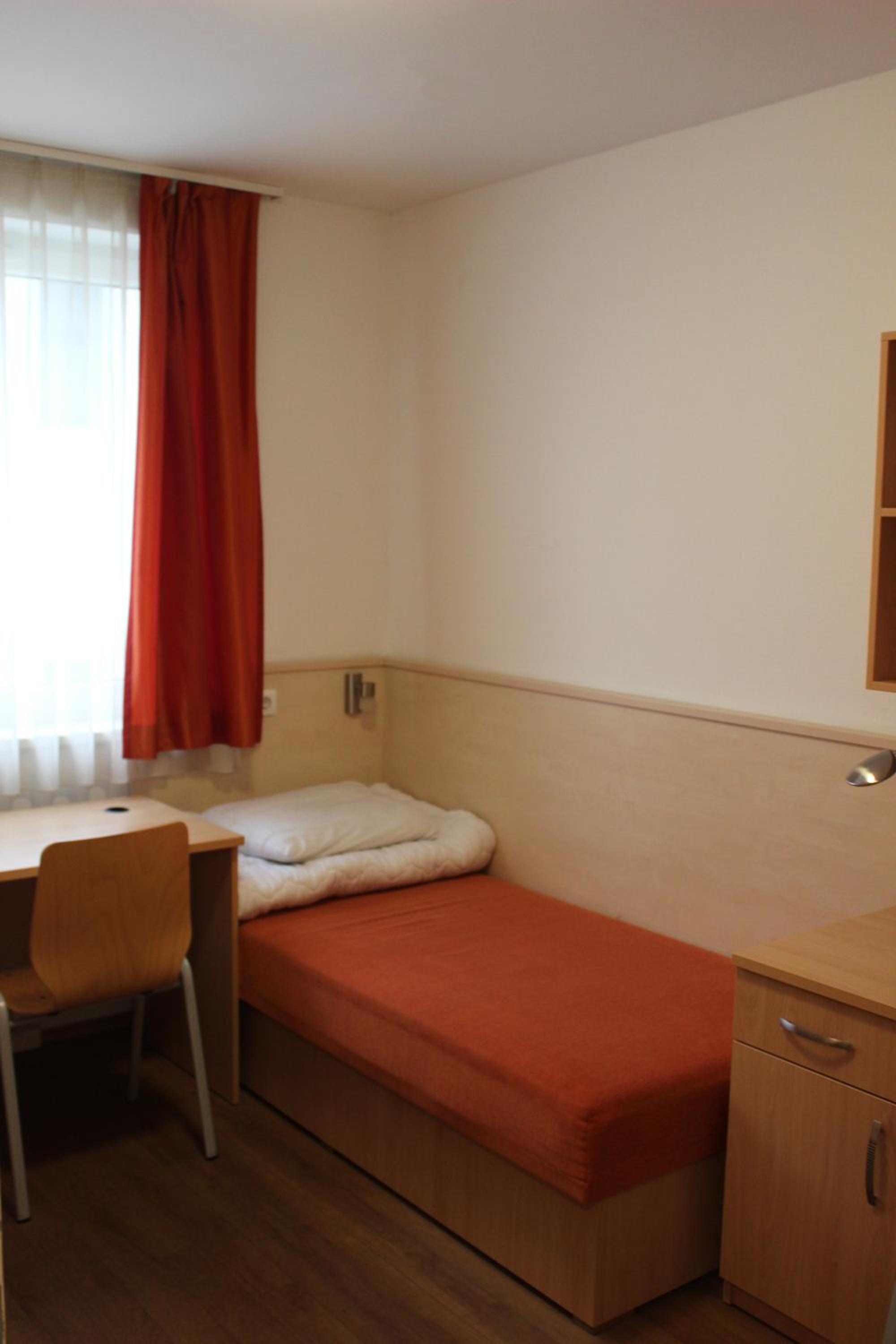Twin Room with Shared Bathroom photo 3