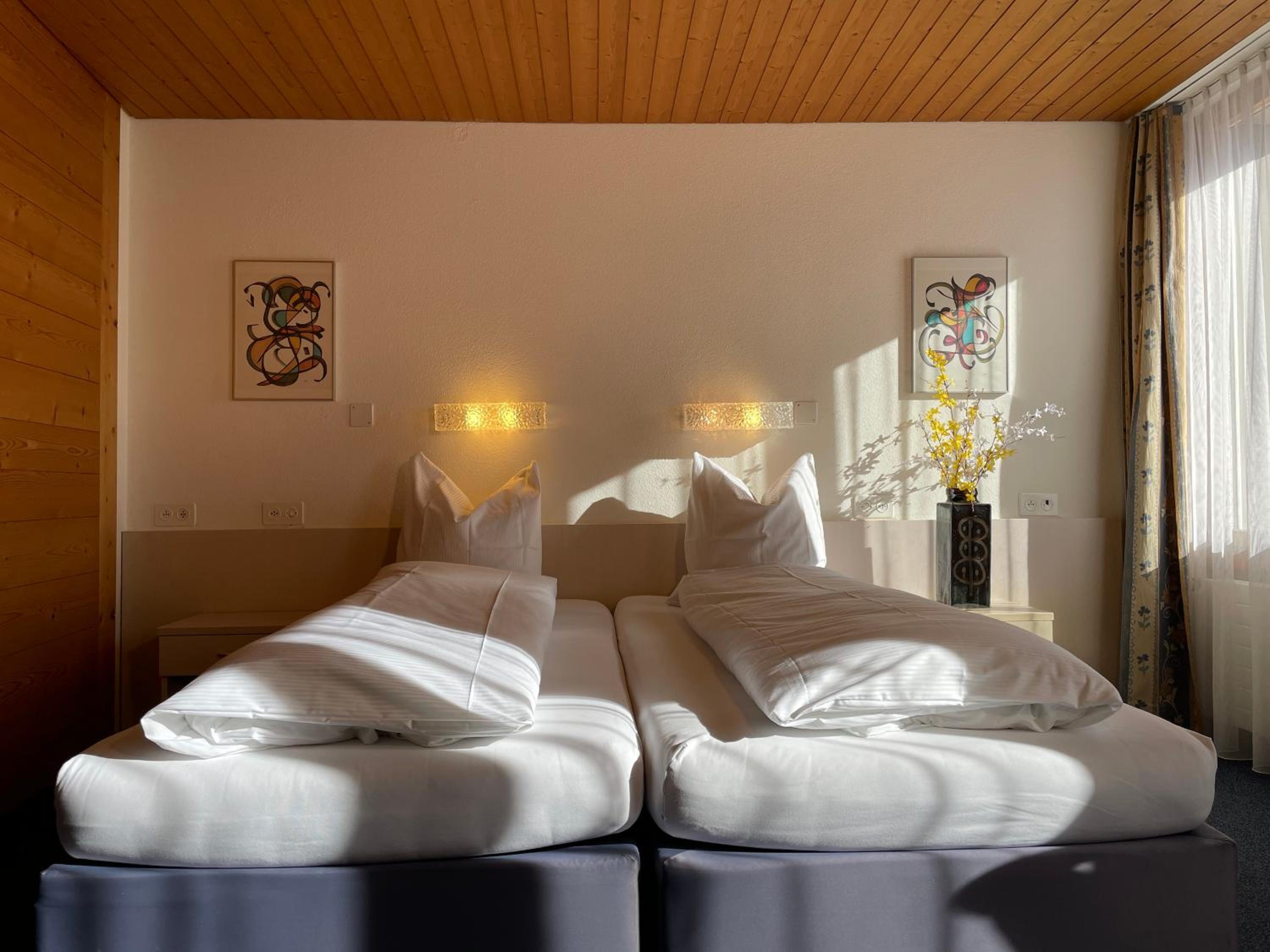 Standard Twin Room - Photo 7